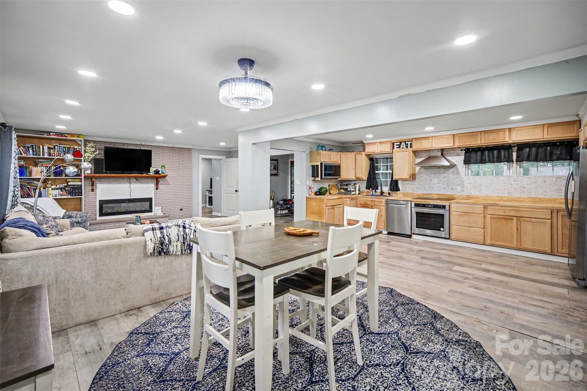 2681 University Drive Property Photo 15