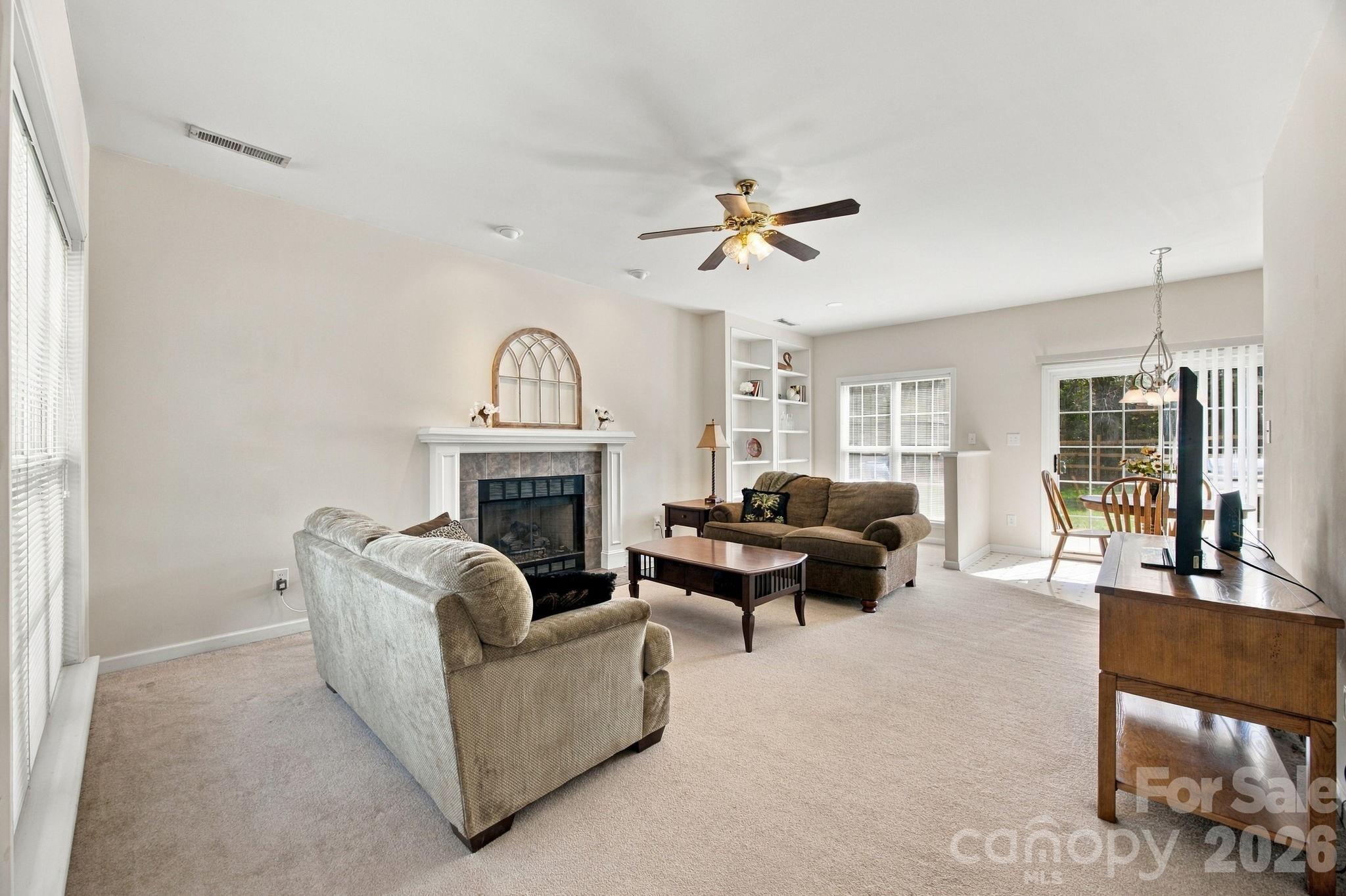 2807 Edgebrook Circle Property Photo 3