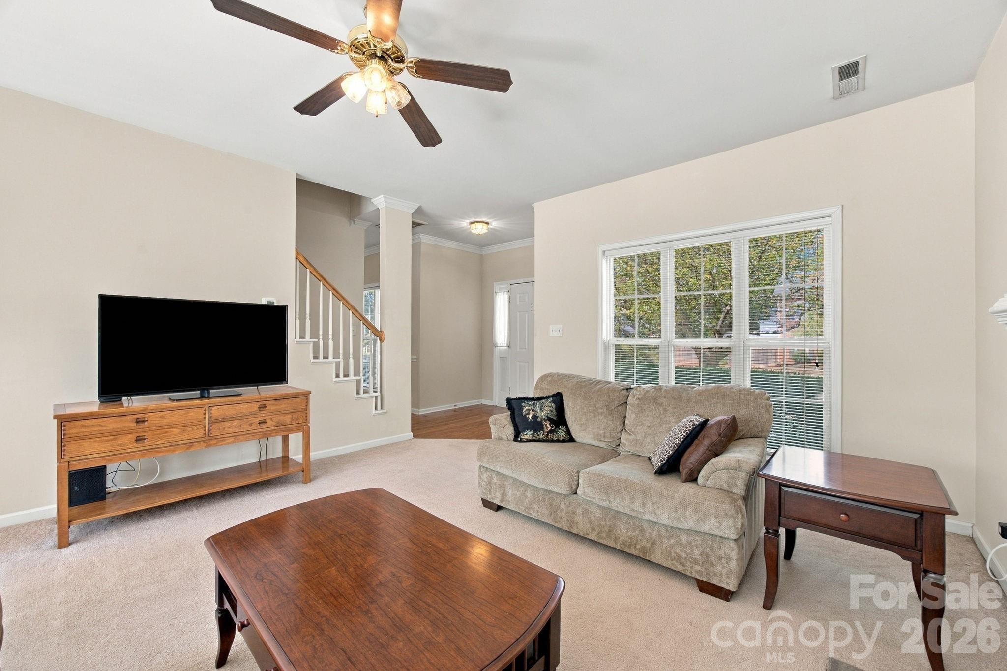 2807 Edgebrook Circle Property Photo 5