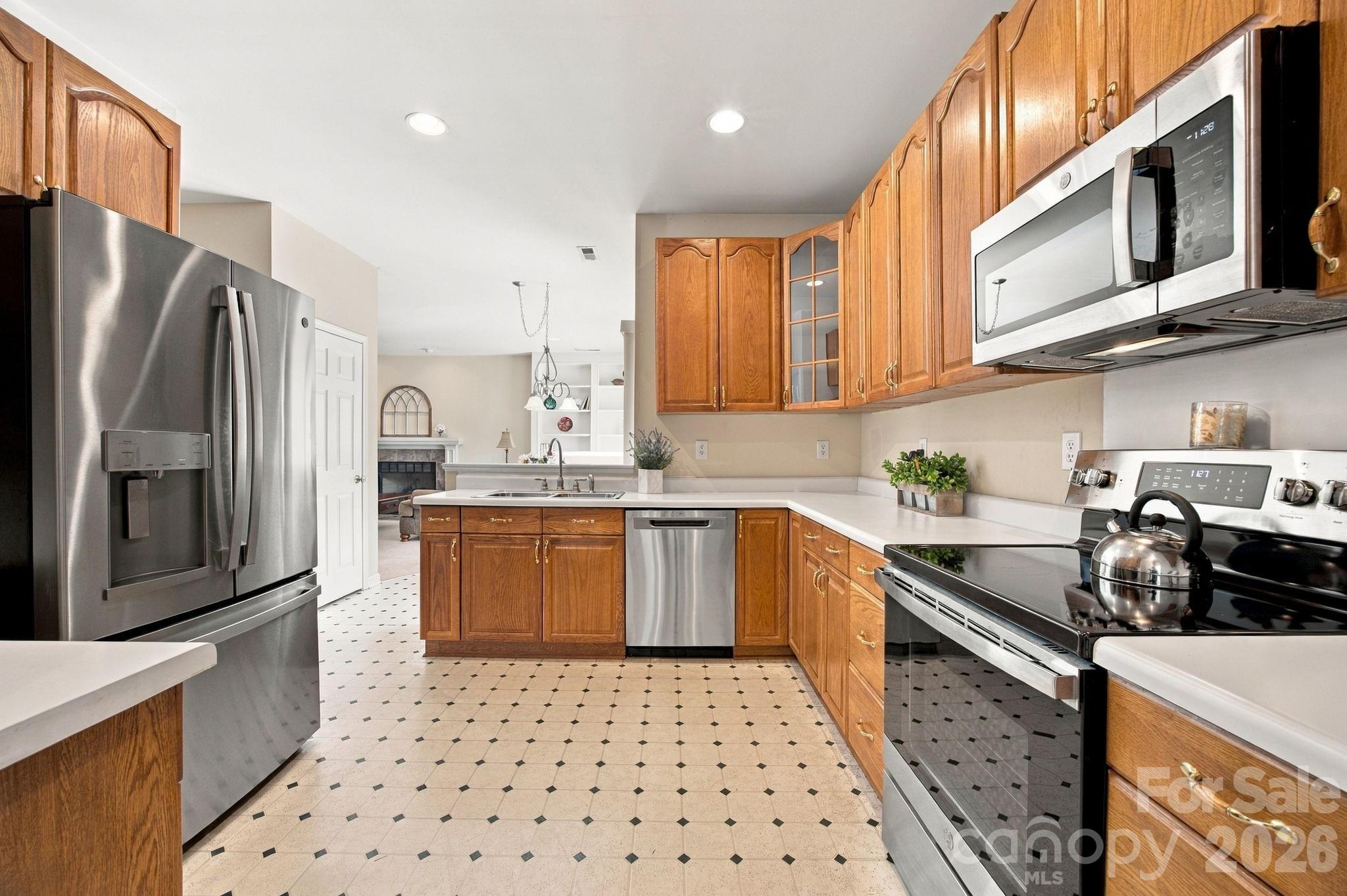 2807 Edgebrook Circle Property Photo 8