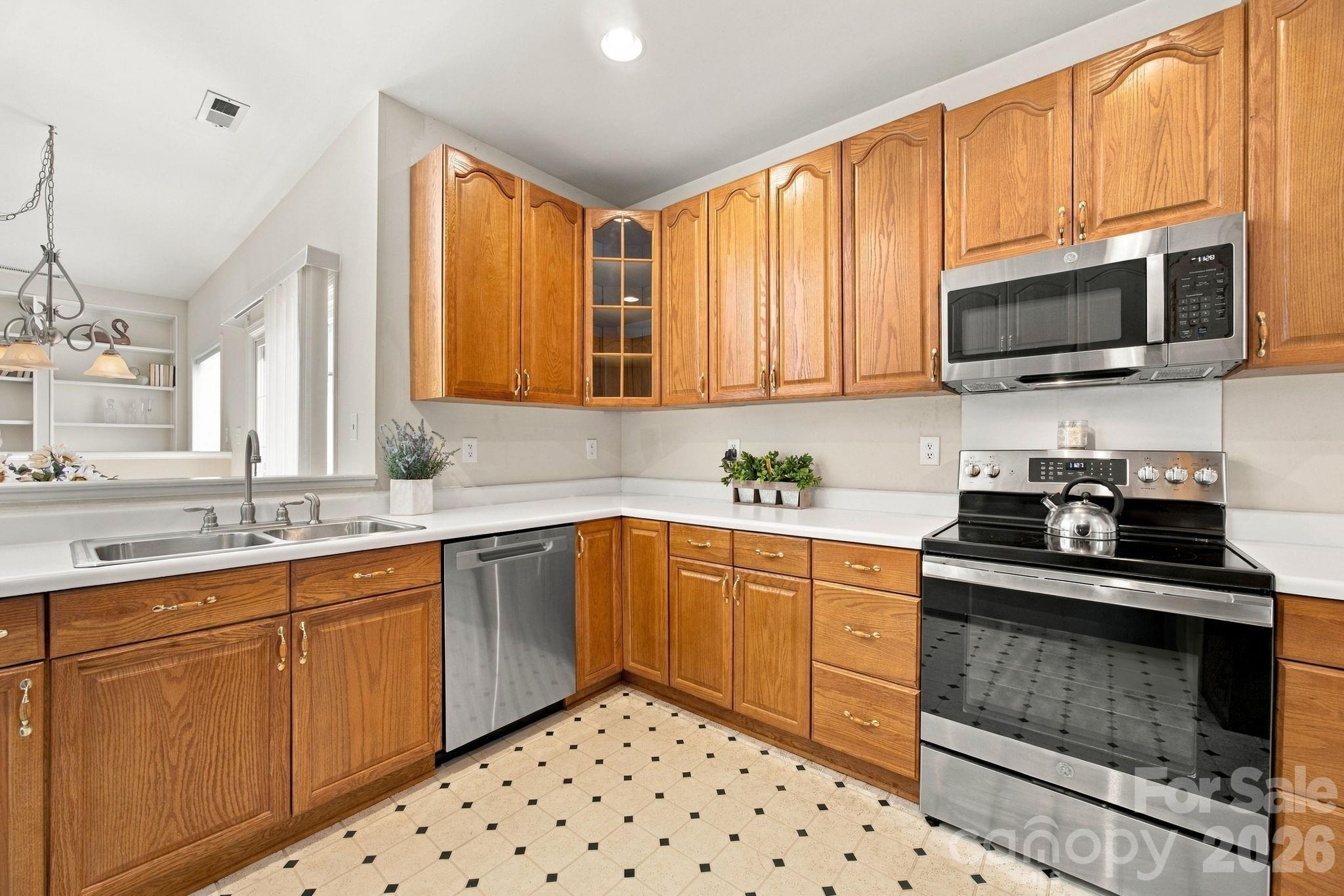 2807 Edgebrook Circle Property Photo 9