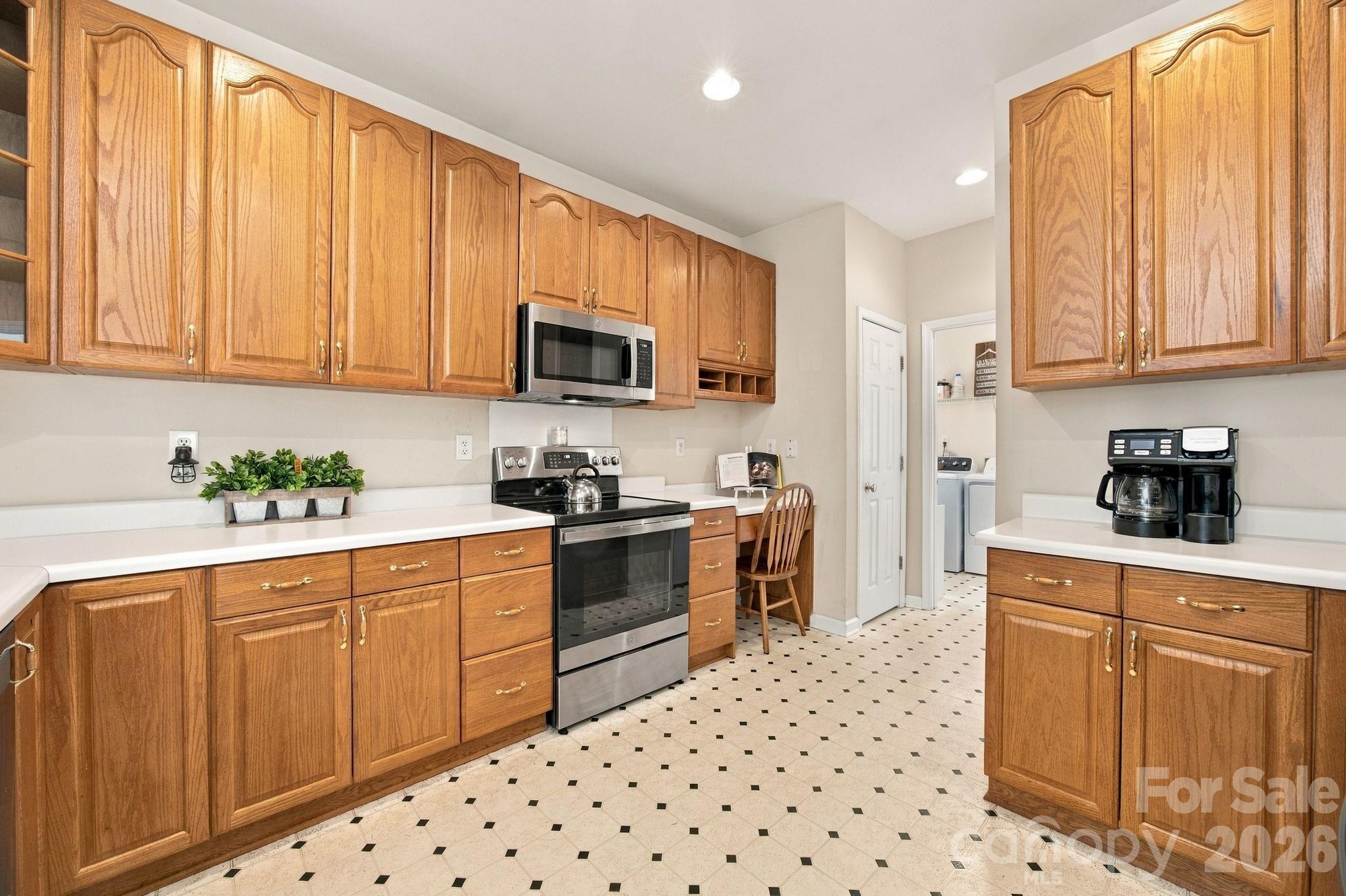2807 Edgebrook Circle Property Photo 10