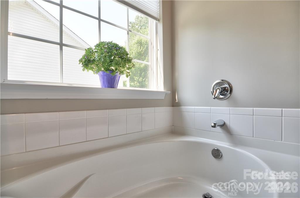 19243 Kanawha Drive Property Photo 9