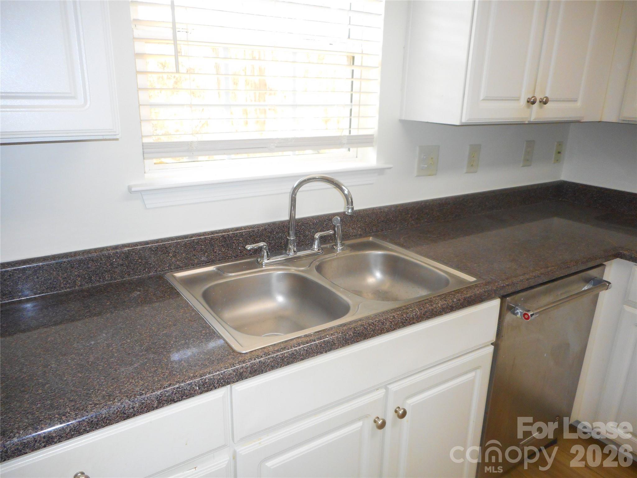 19243 Kanawha Drive Property Photo 14
