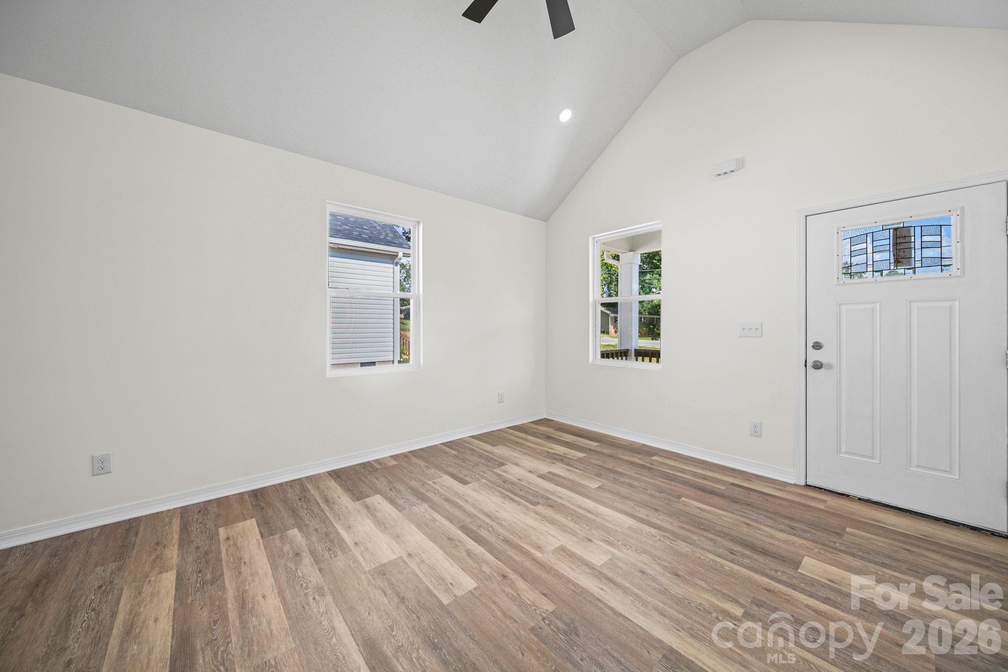 299 N Long Street Property Photo 4