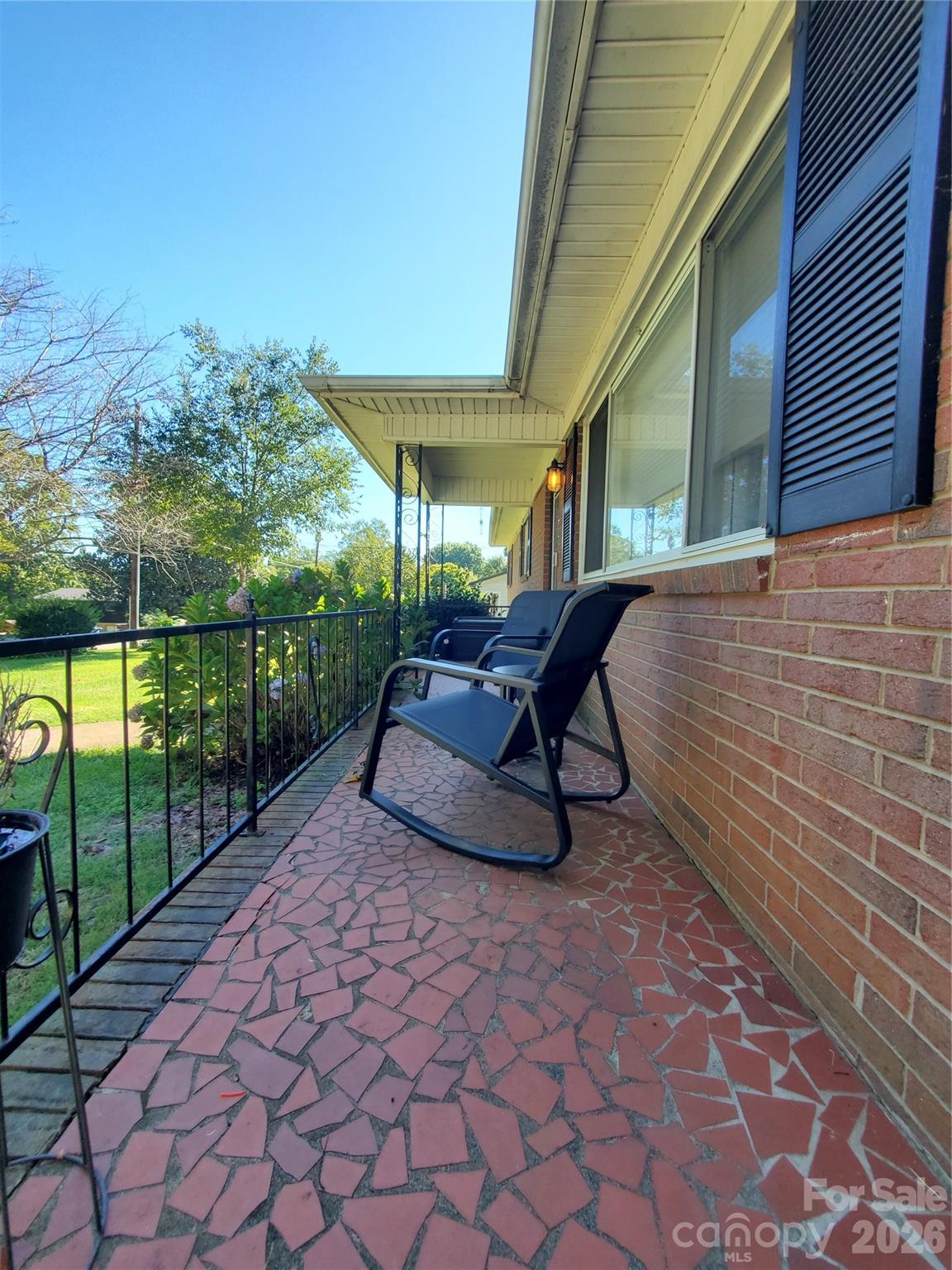 596 Georgia Avenue Property Photo 4