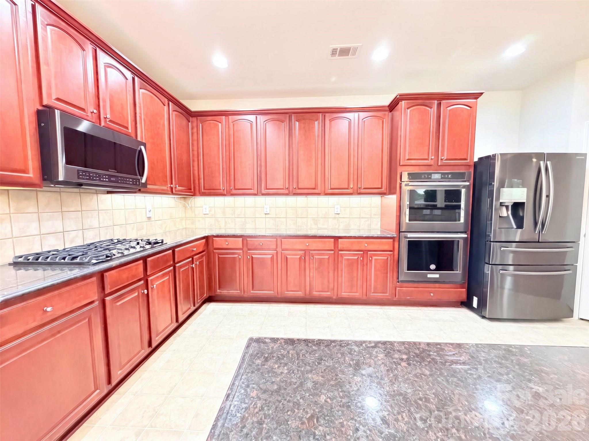14903 Superior Street Property Photo 2