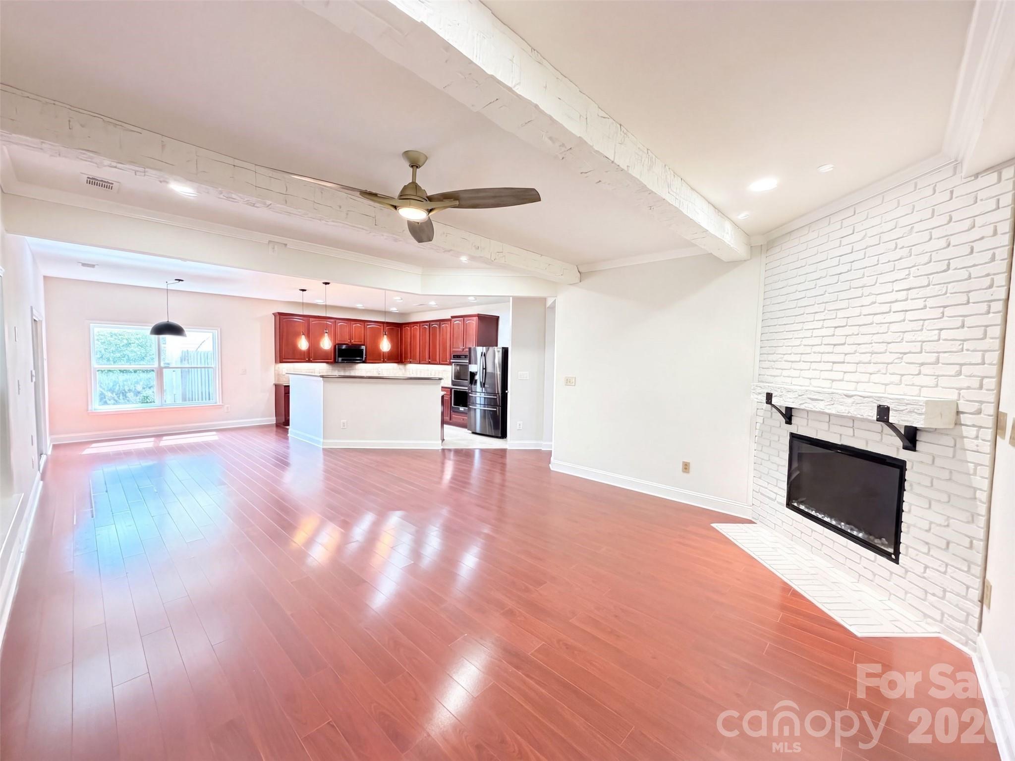 14903 Superior Street Property Photo 3