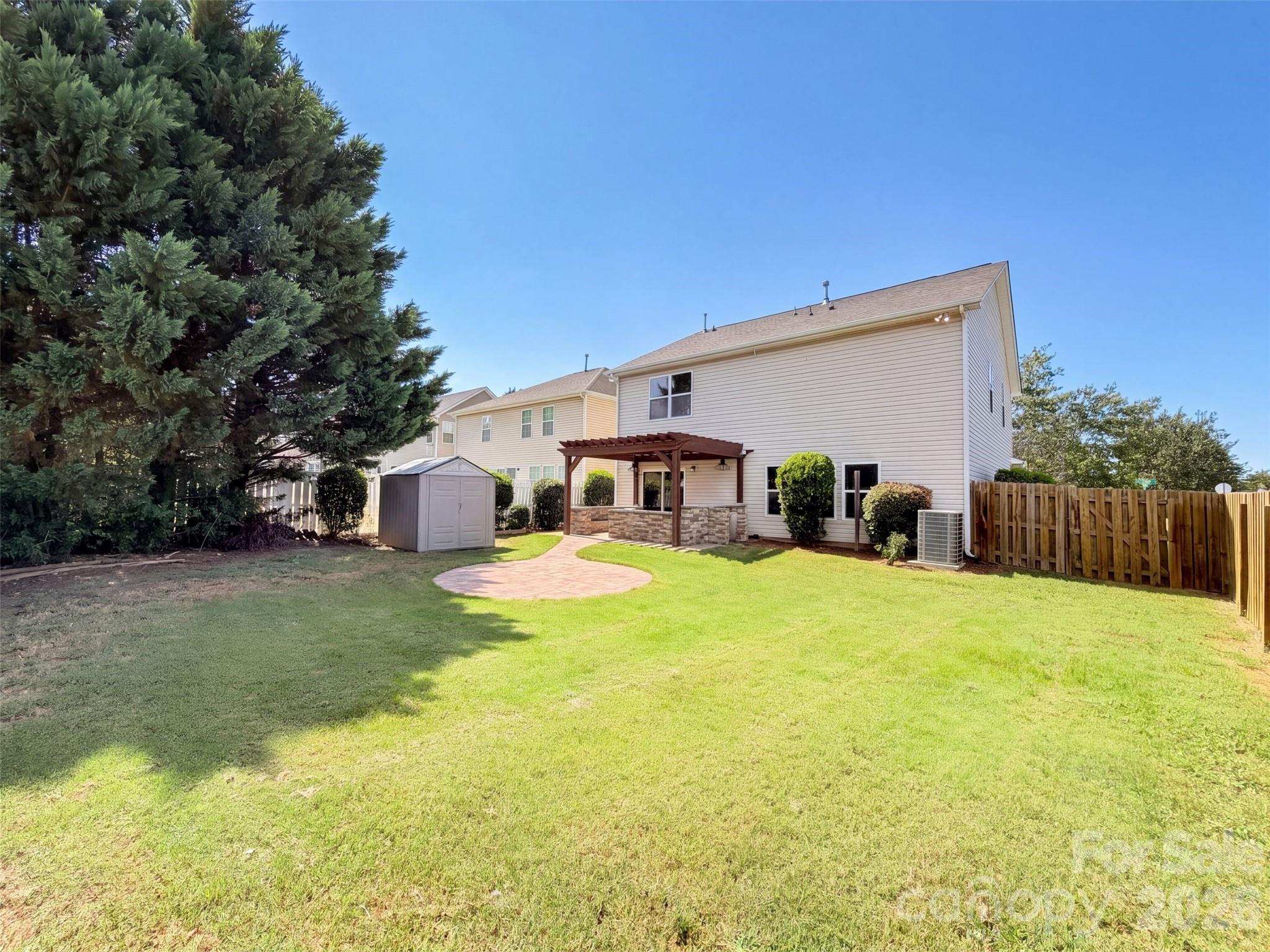 14903 Superior Street Property Photo 5