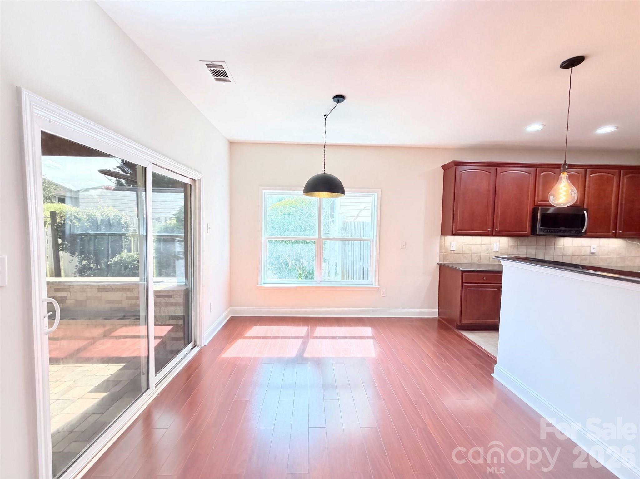 14903 Superior Street Property Photo 7
