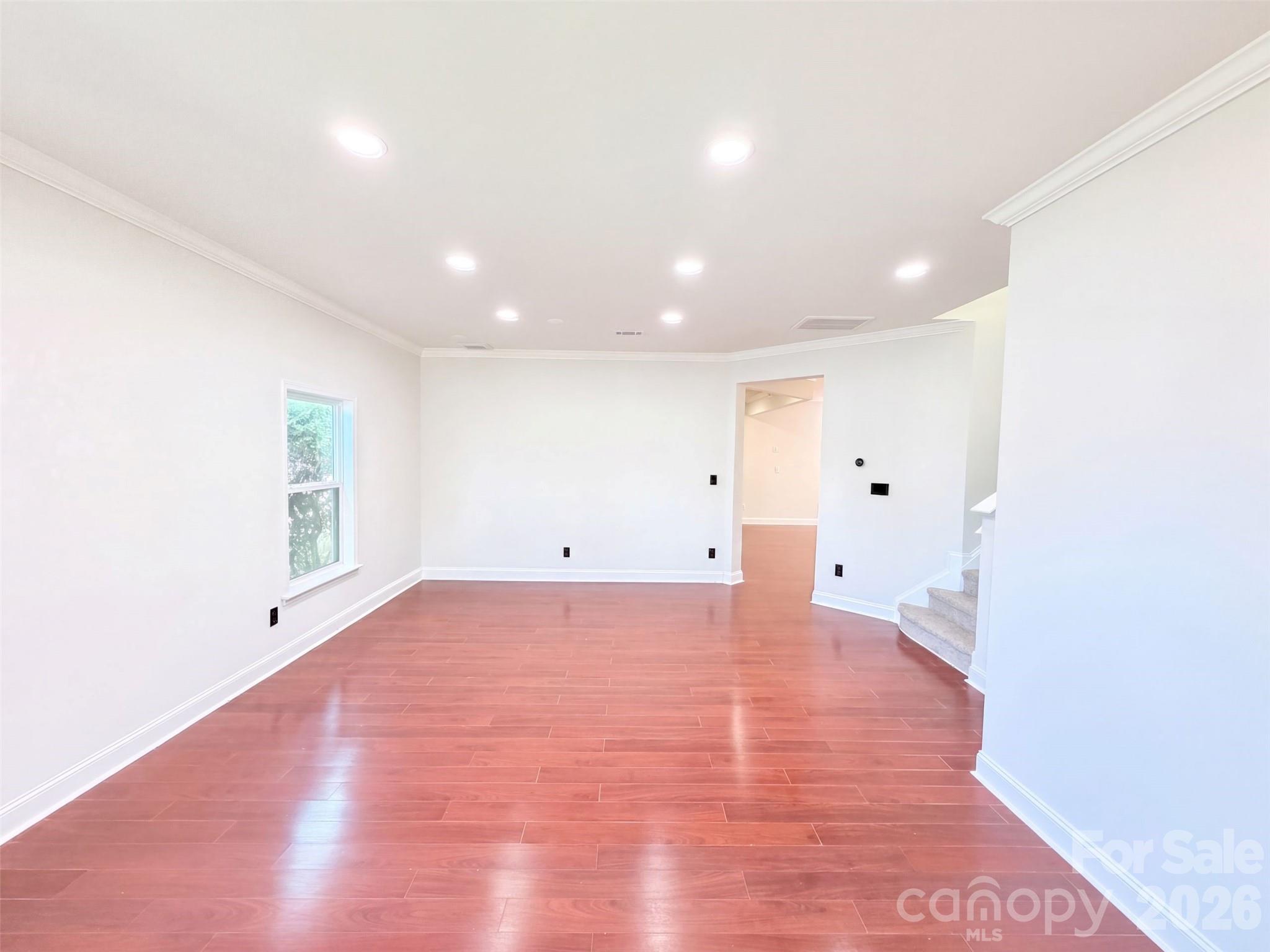 14903 Superior Street Property Photo 9