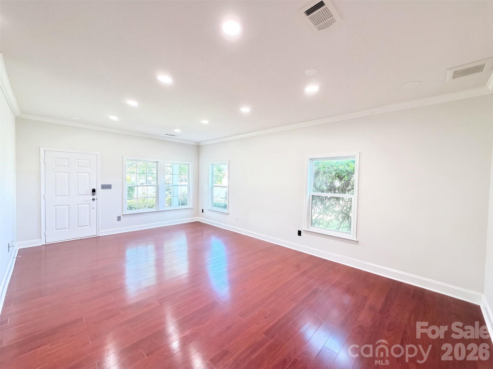 14903 Superior Street Property Photo 10