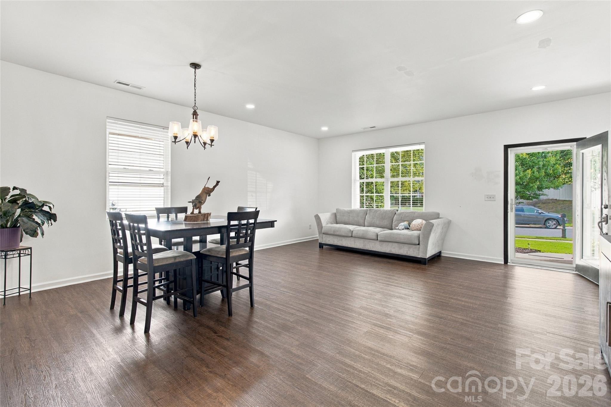 1119 Spicewood Pines Road Property Photo 2