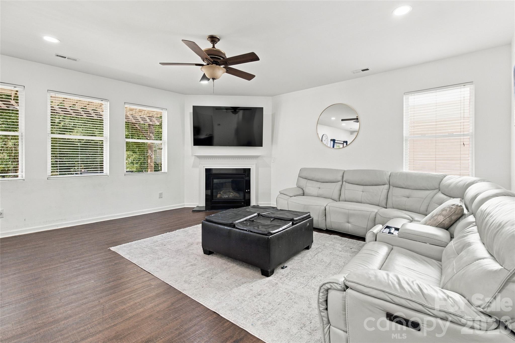 1119 Spicewood Pines Road Property Photo 5
