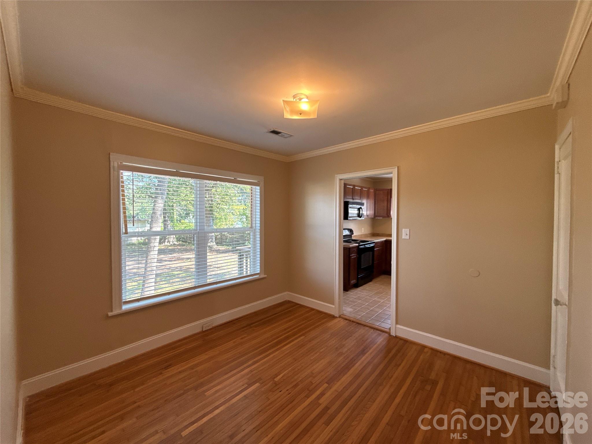 817 Everett Place Property Photo 4
