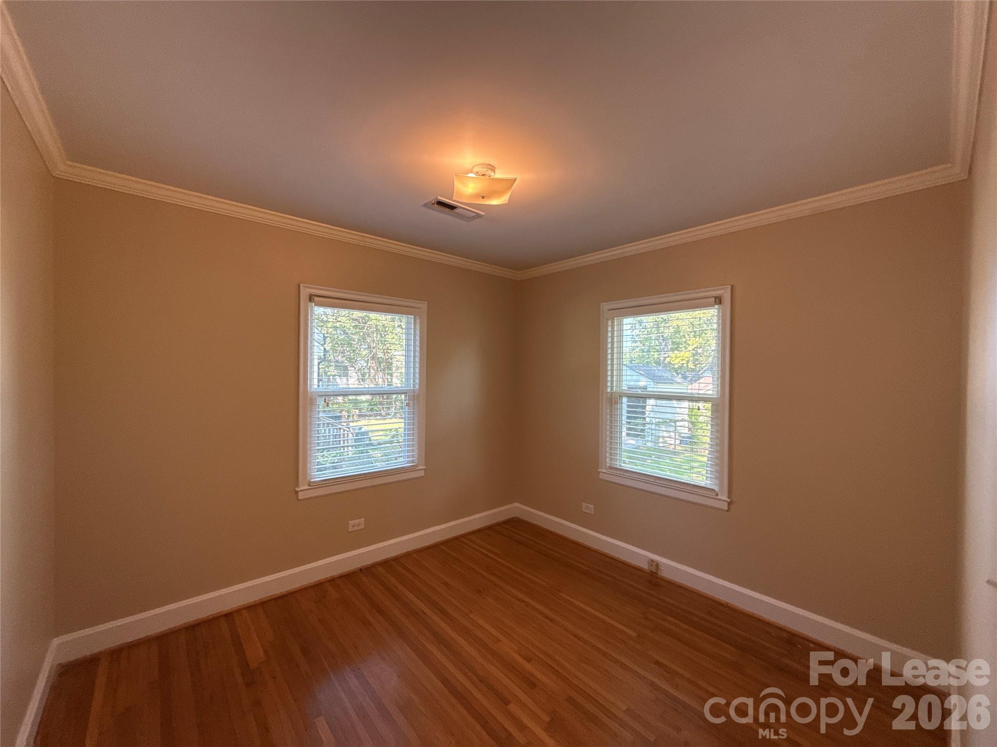 817 Everett Place Property Photo 8