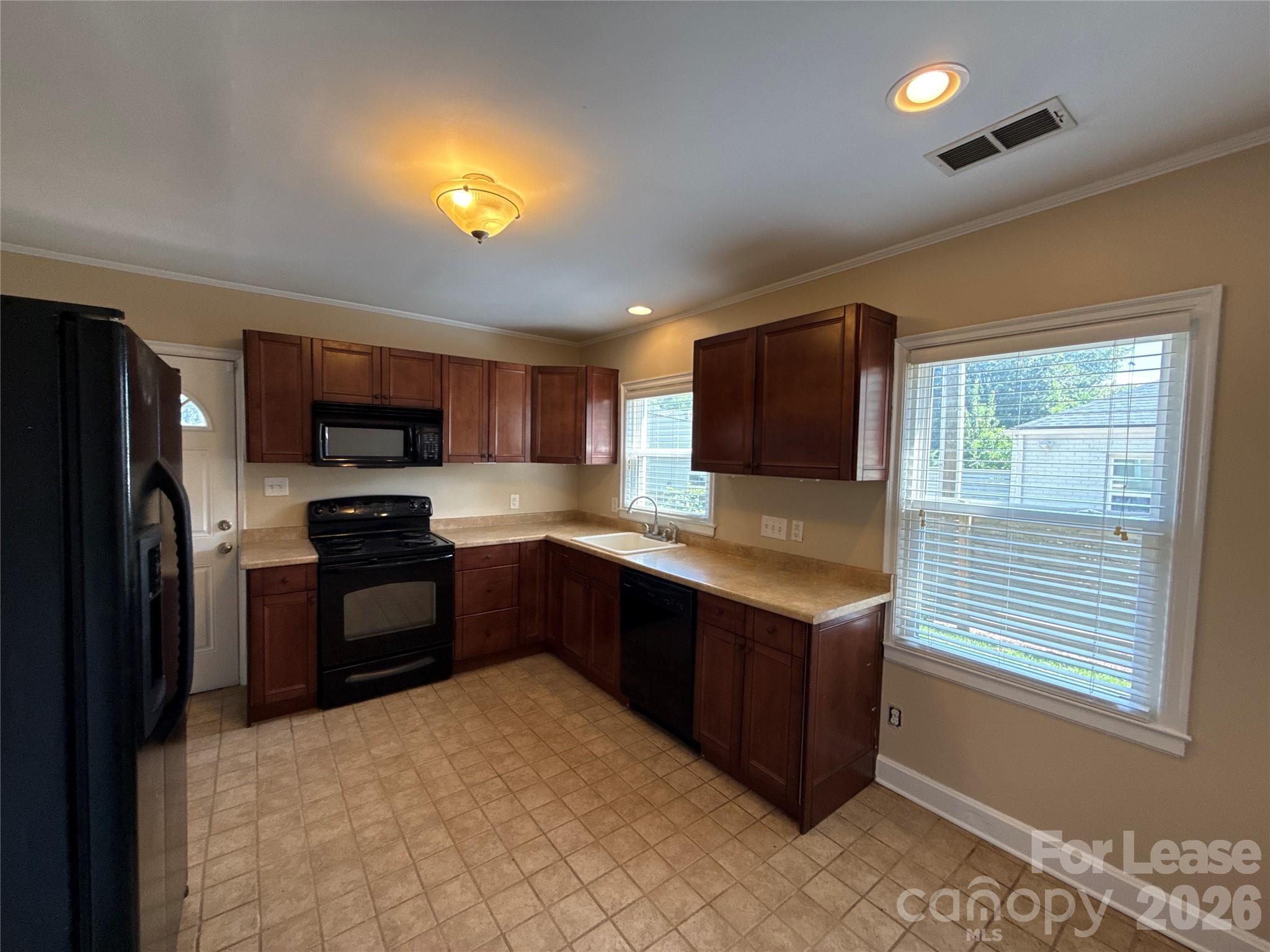 817 Everett Place Property Photo 13