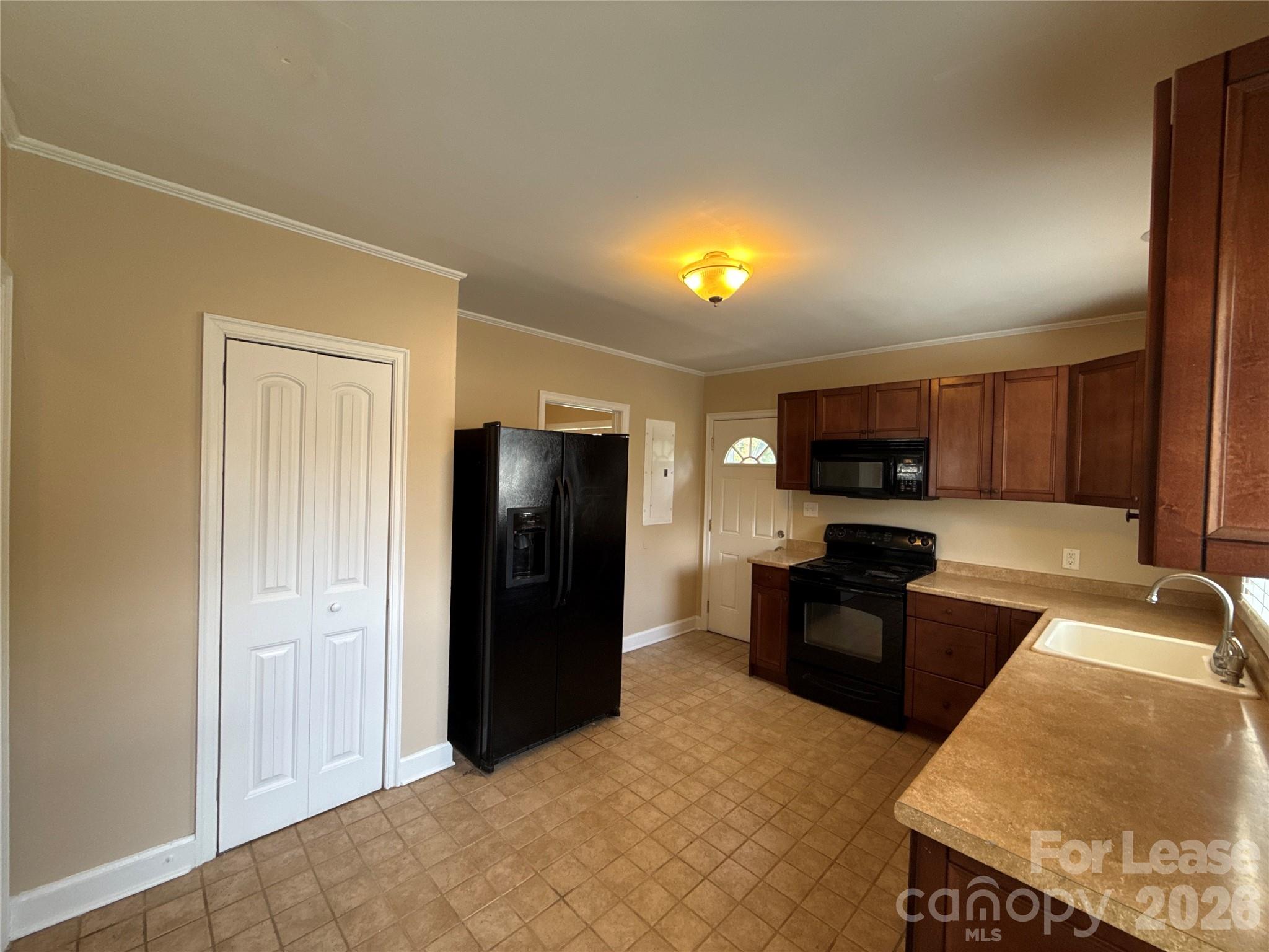 817 Everett Place Property Photo 14
