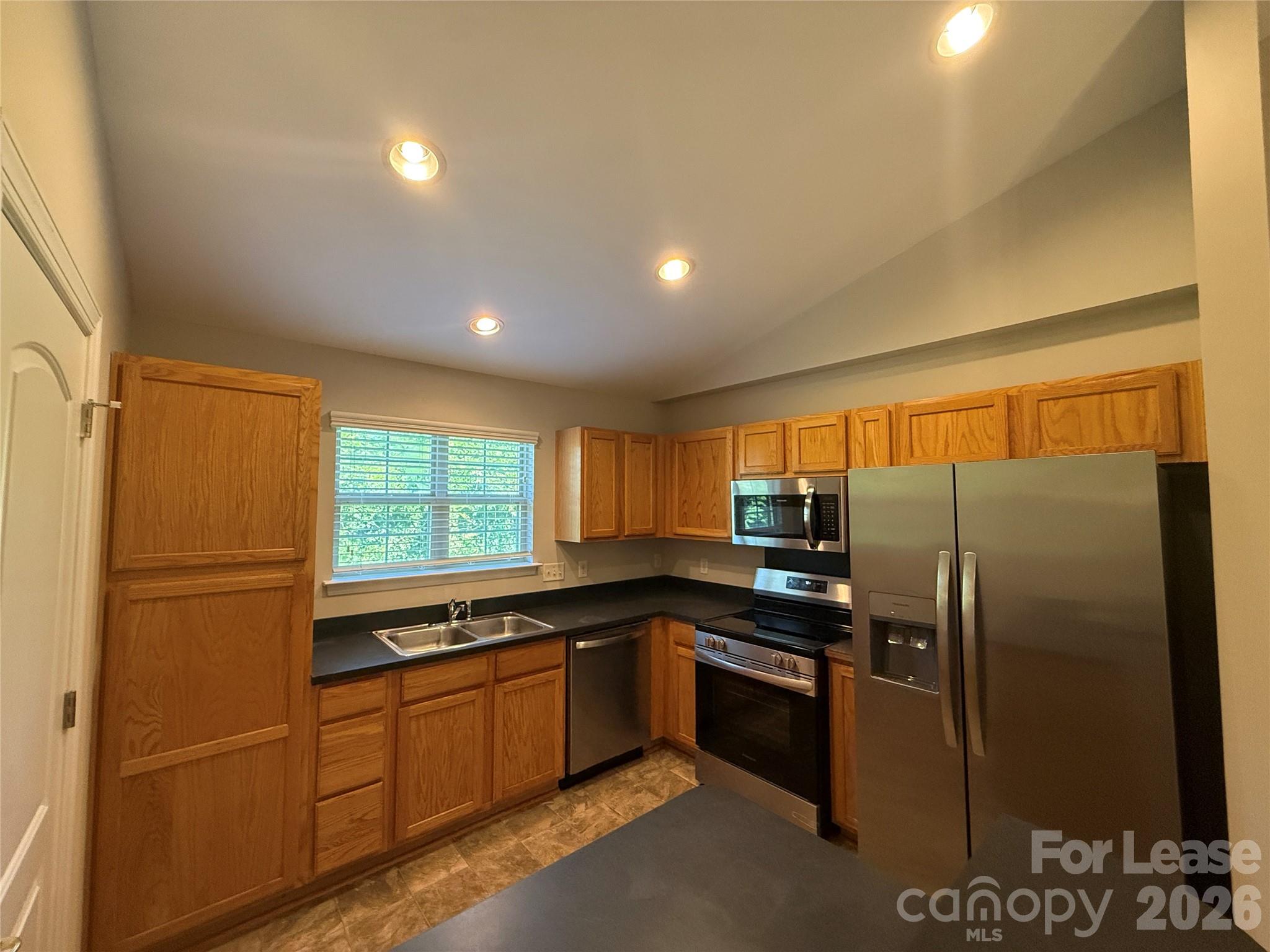 7333 Michaels Landing Drive Property Photo 5