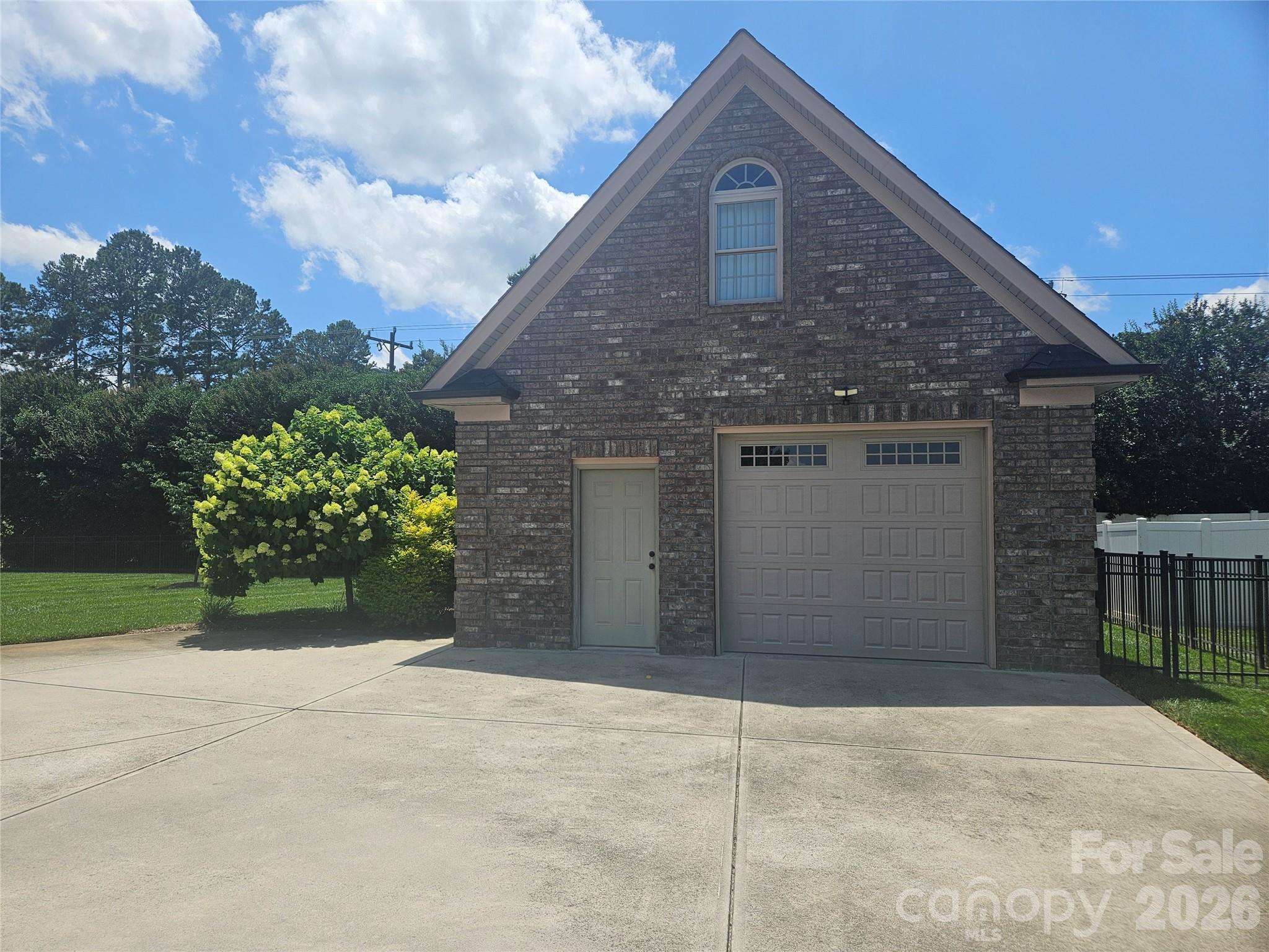 323 Wendover Drive Property Photo 3