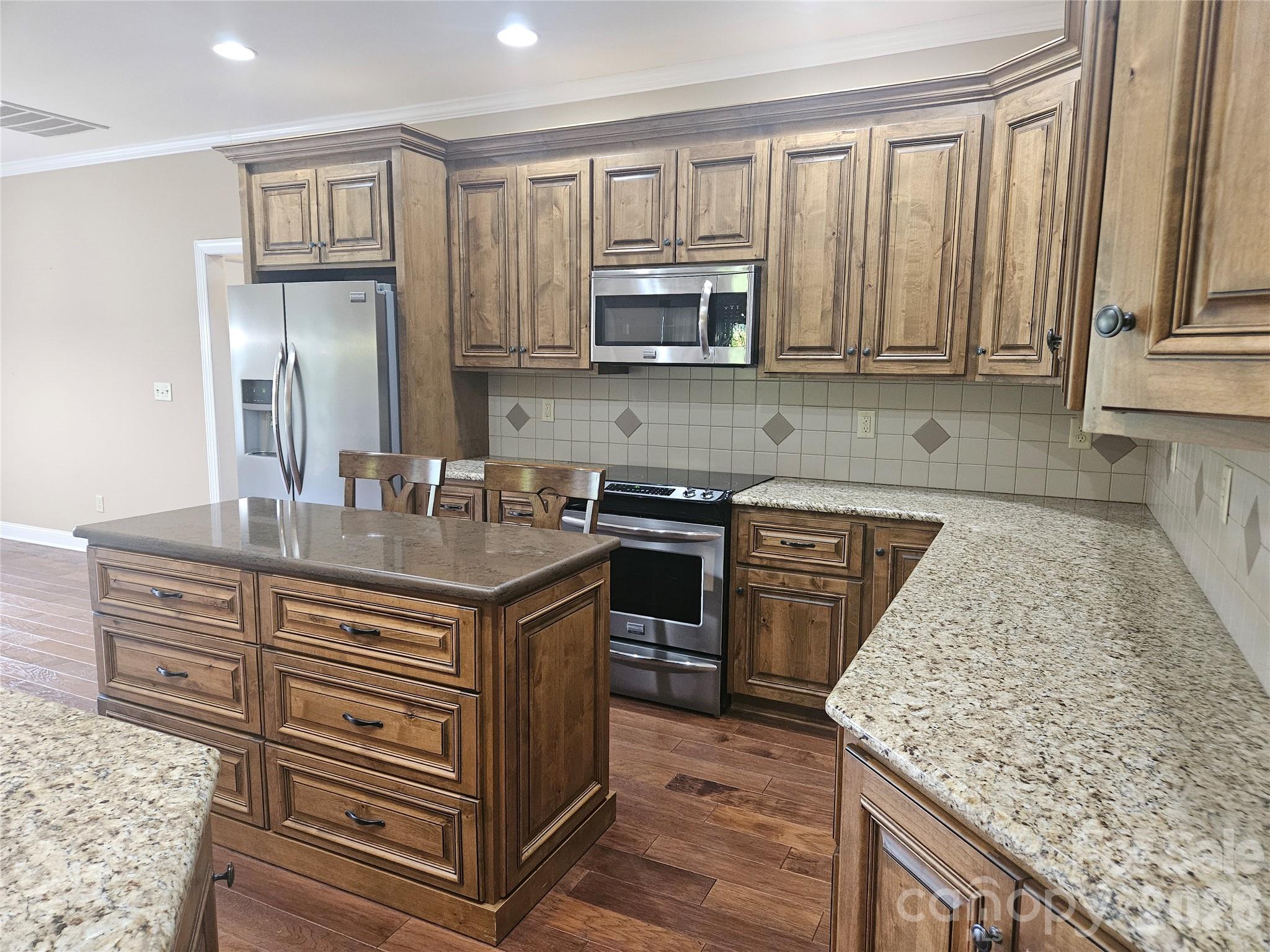 323 Wendover Drive Property Photo 12
