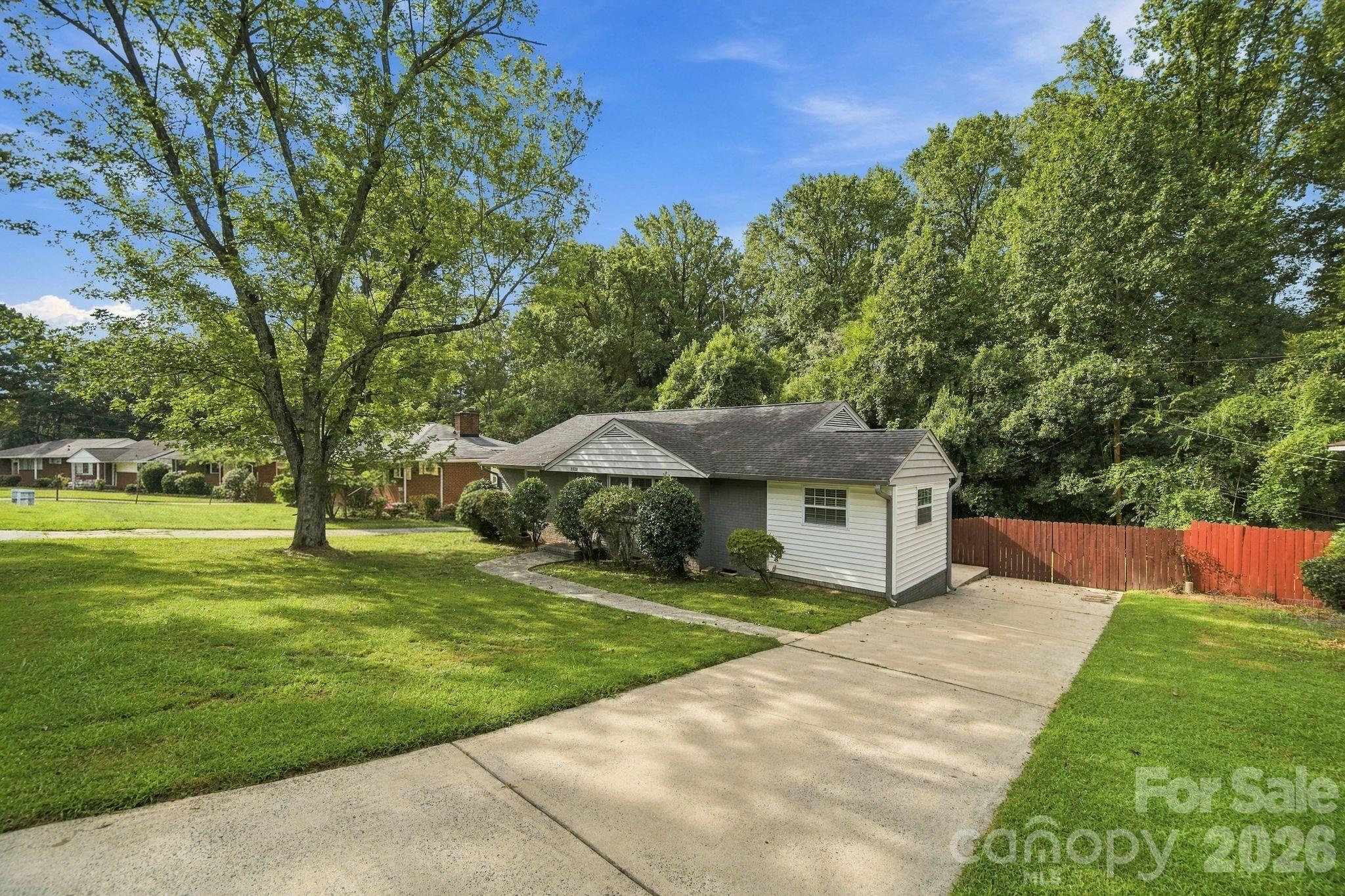 3307 Bonaire Drive Property Photo 2