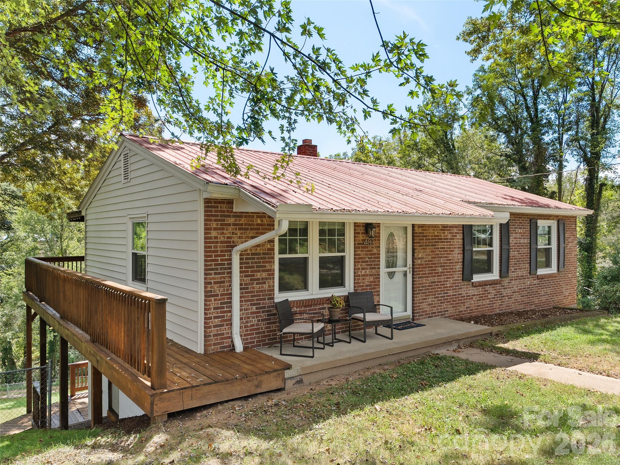 483 Thompson Street Property Photo 1