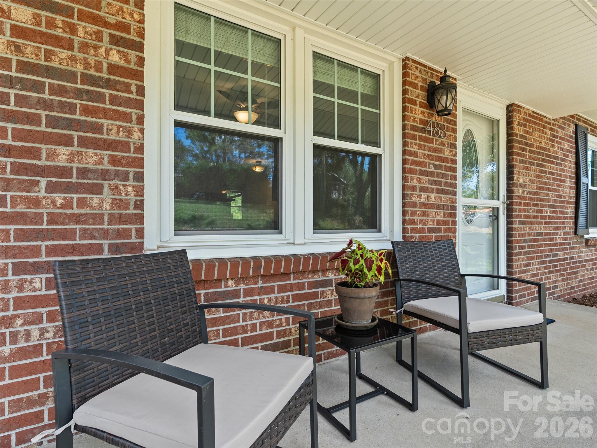 483 Thompson Street Property Photo 3