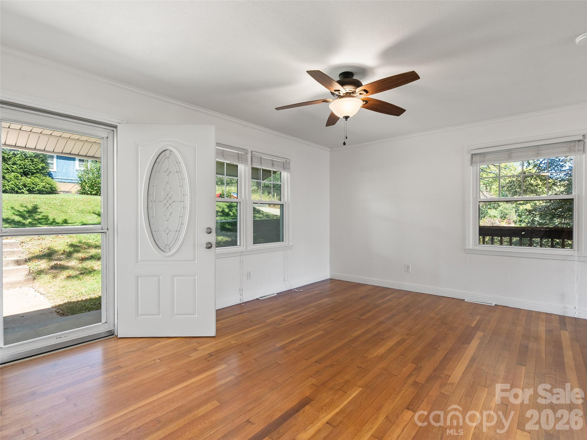 483 Thompson Street Property Photo 4