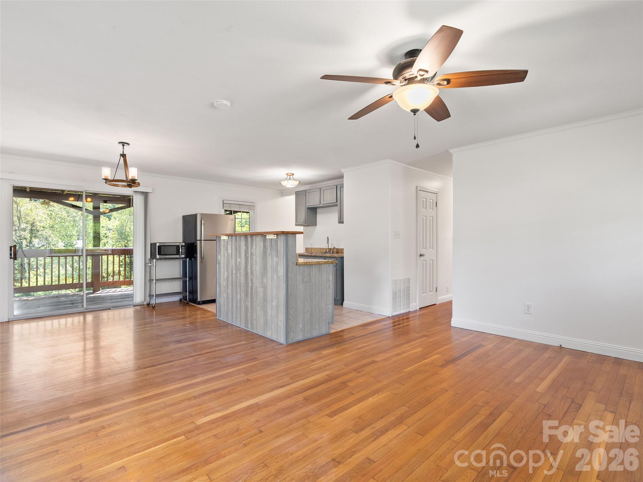 483 Thompson Street Property Photo 6