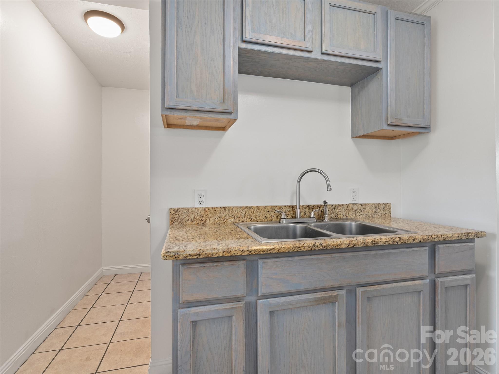 483 Thompson Street Property Photo 8