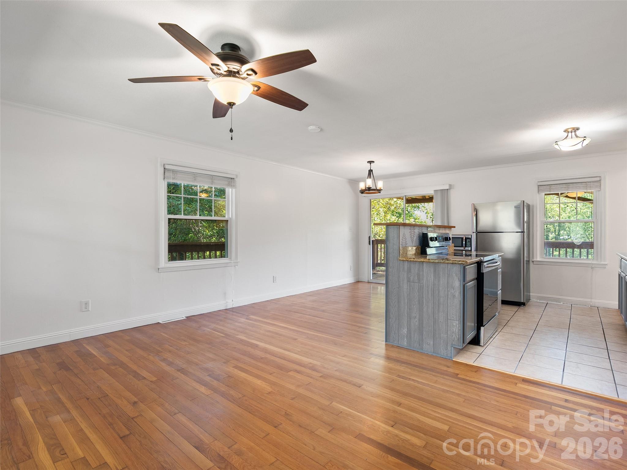483 Thompson Street Property Photo 10