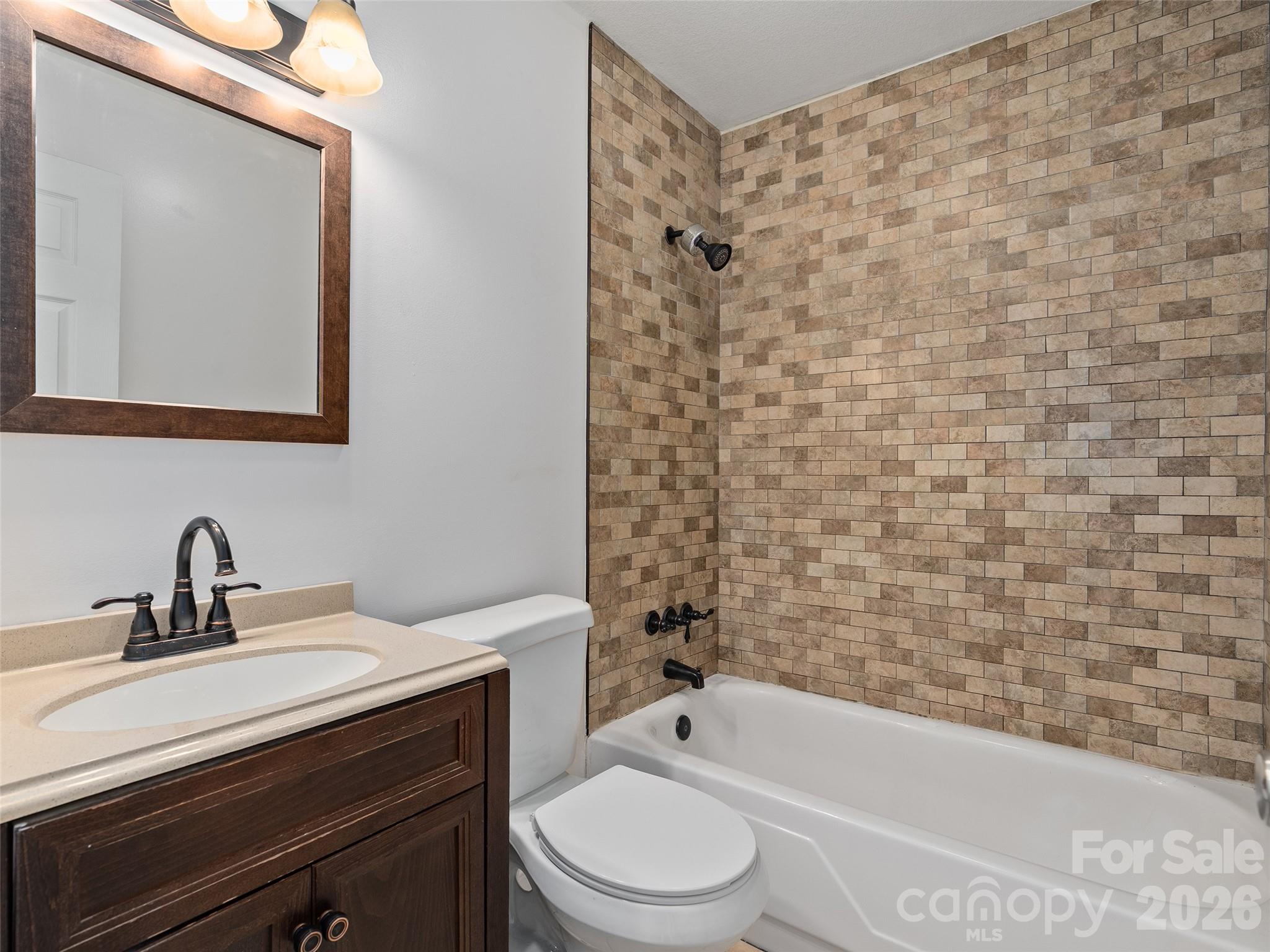 483 Thompson Street Property Photo 17