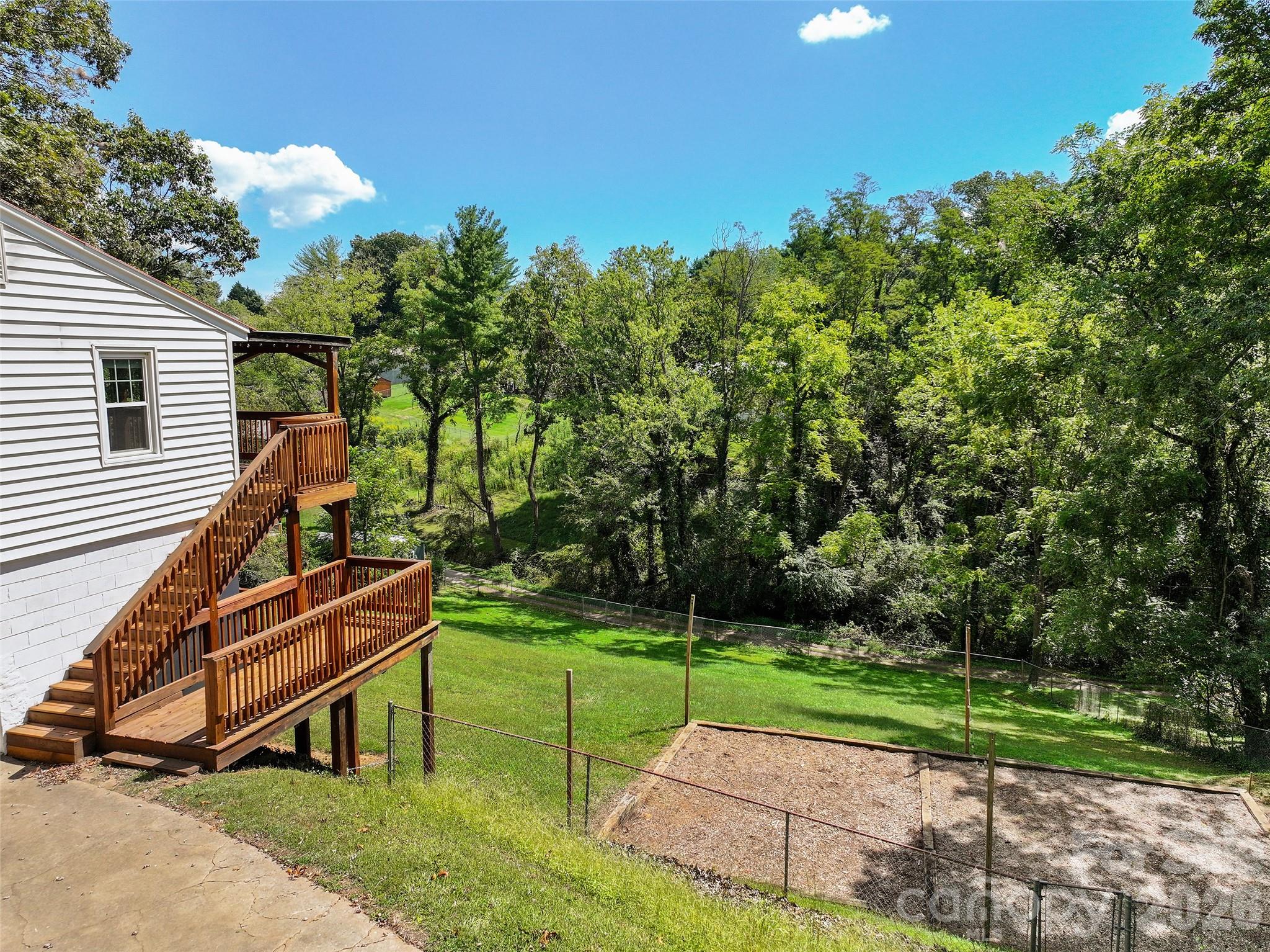 483 Thompson Street Property Photo 22