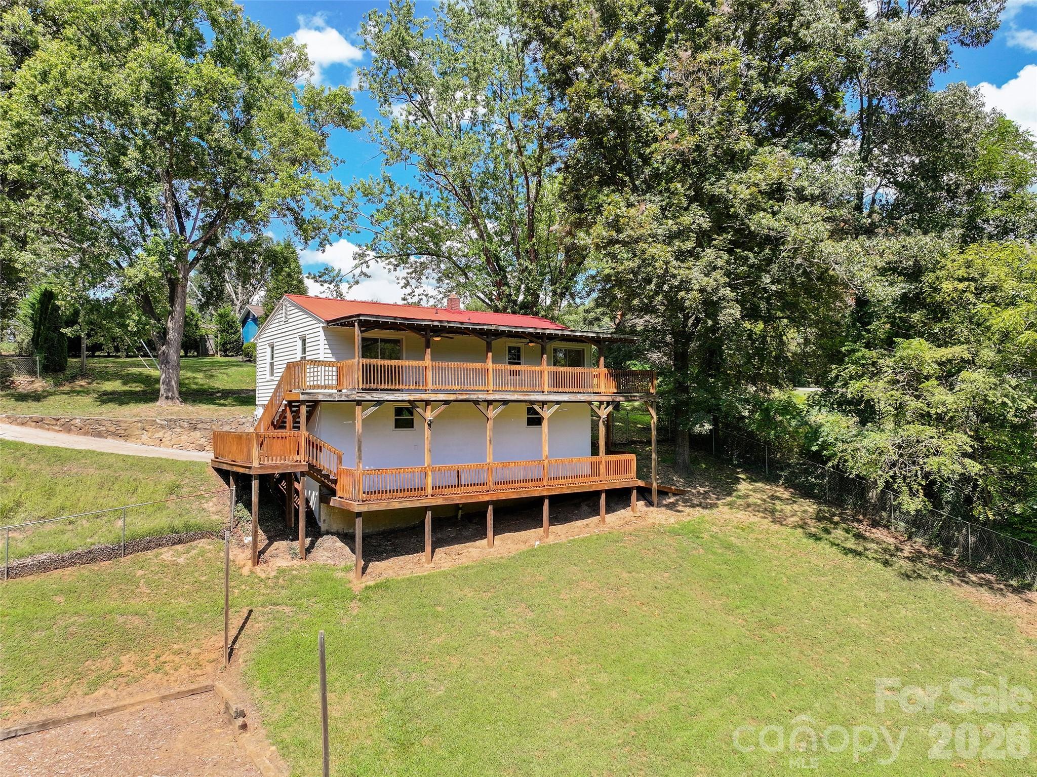 483 Thompson Street Property Photo 23