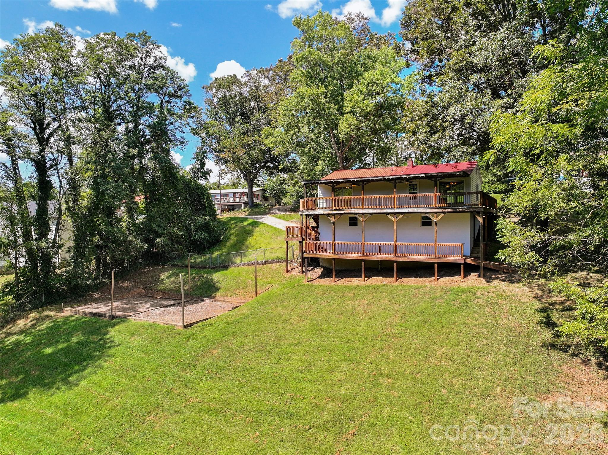 483 Thompson Street Property Photo 24