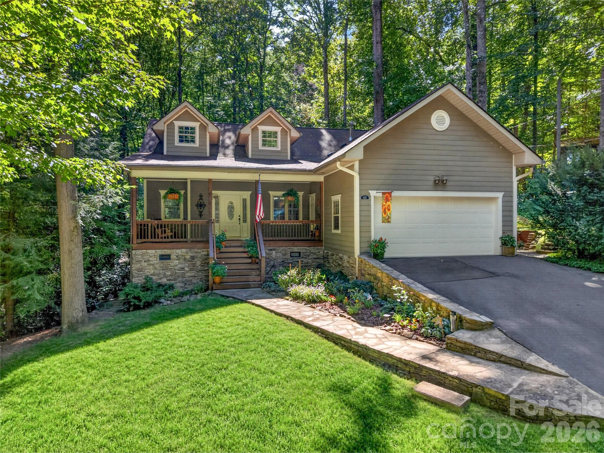 427 Locust Drive Property Photo 1