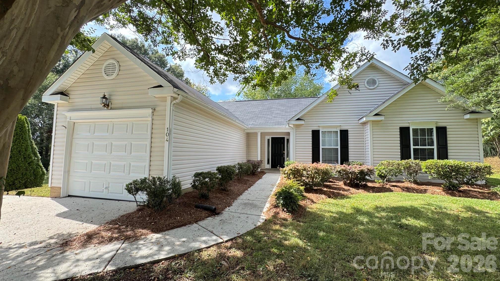 104 S Willow Court Property Photo 1