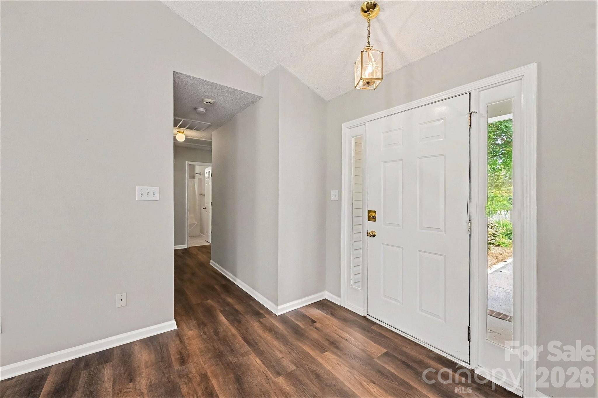 104 S Willow Court Property Photo 2