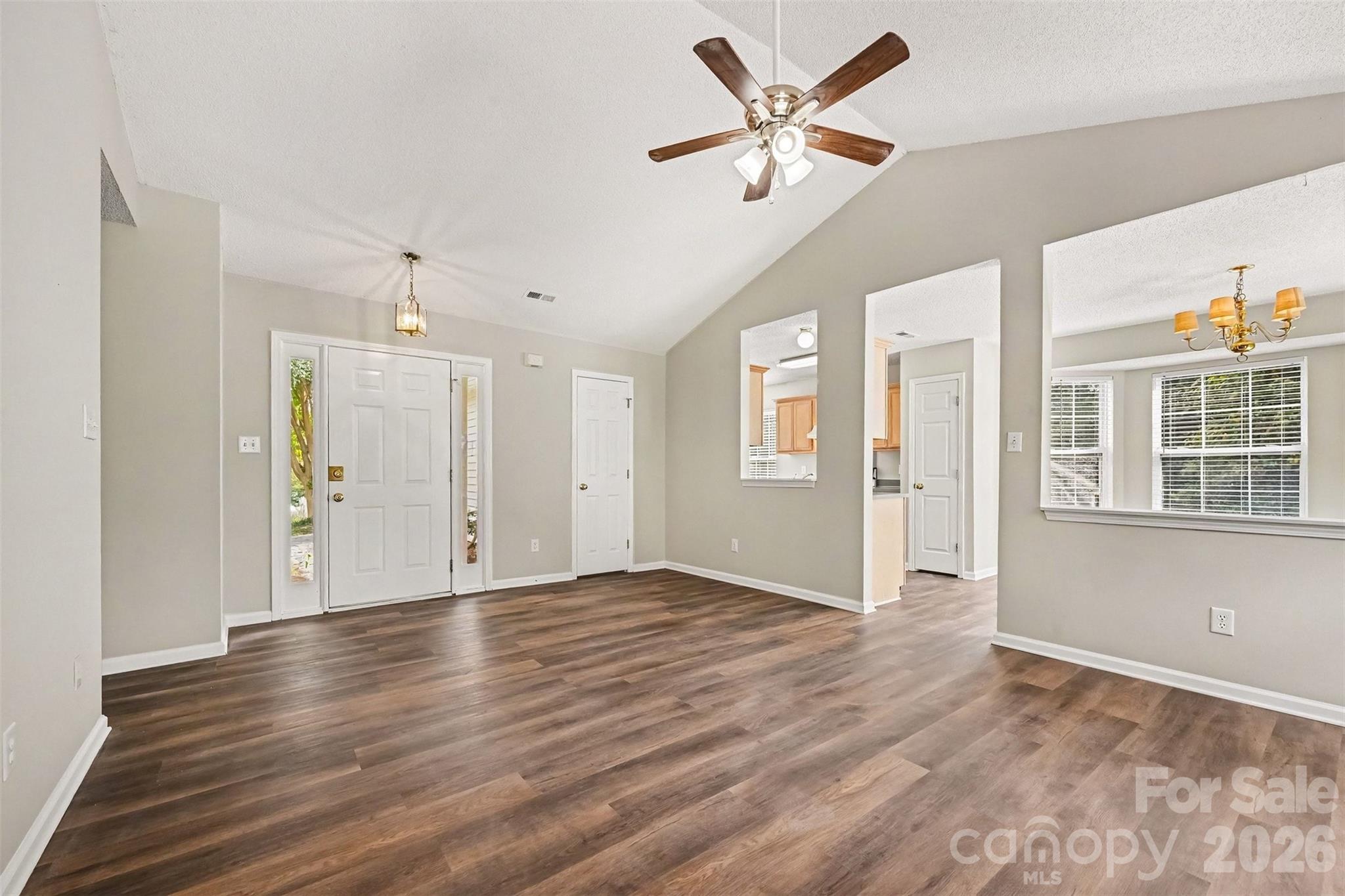 104 S Willow Court Property Photo 3
