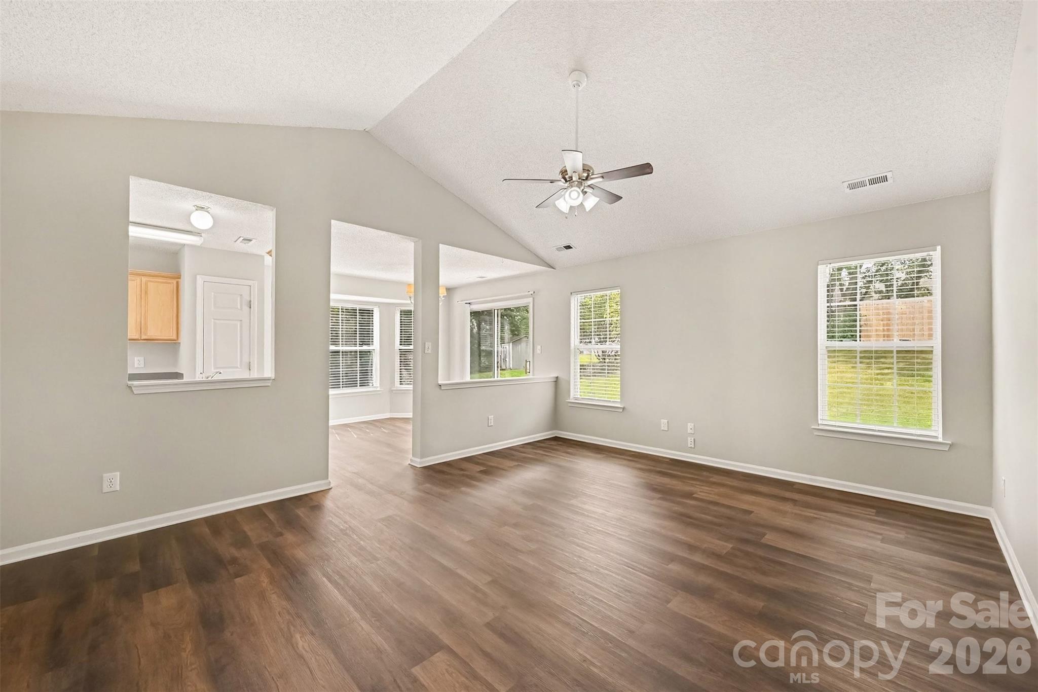 104 S Willow Court Property Photo 6