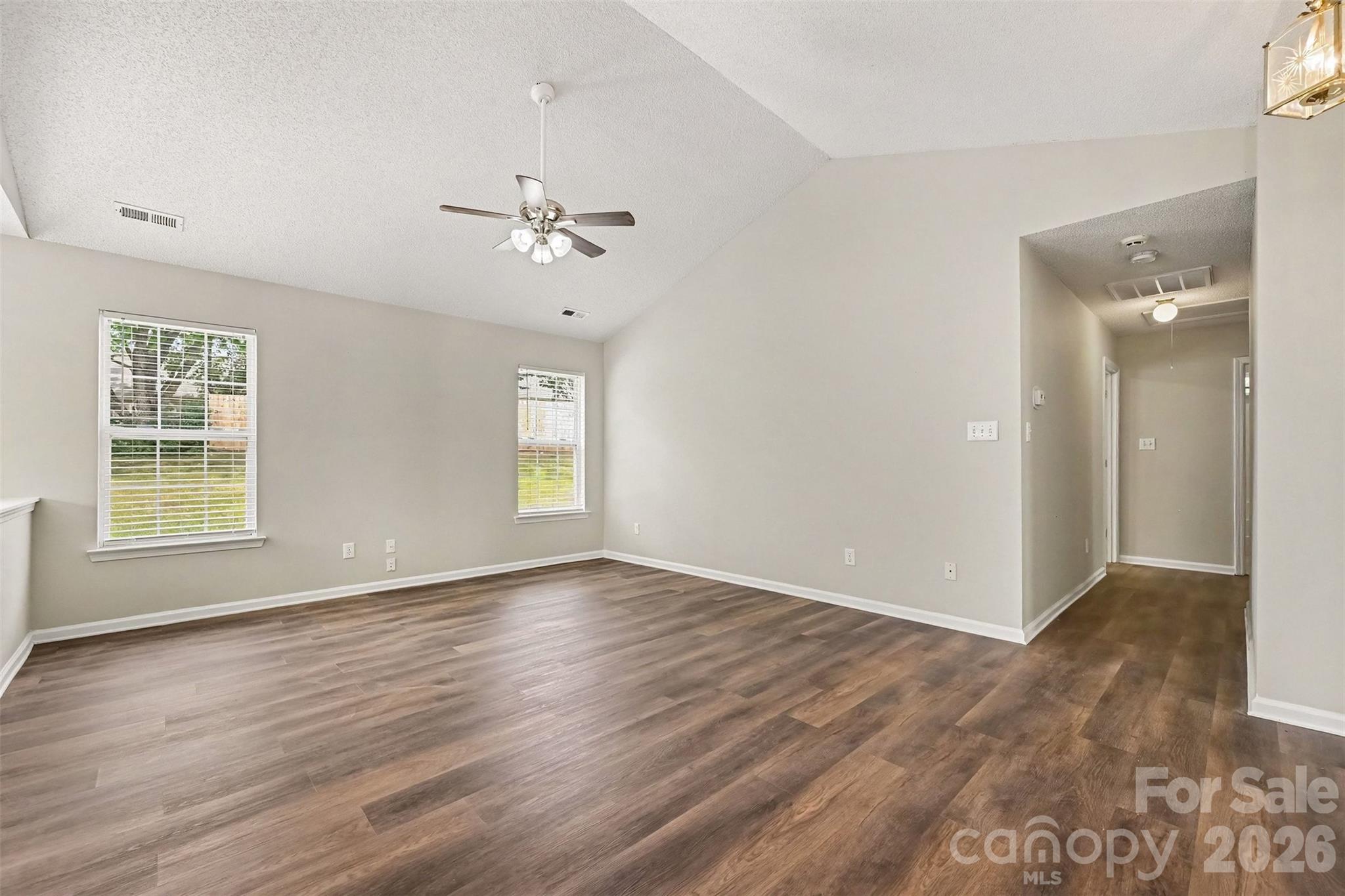104 S Willow Court Property Photo 7