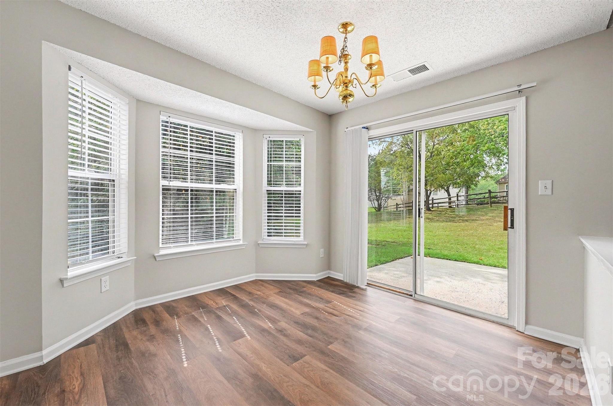 104 S Willow Court Property Photo 8