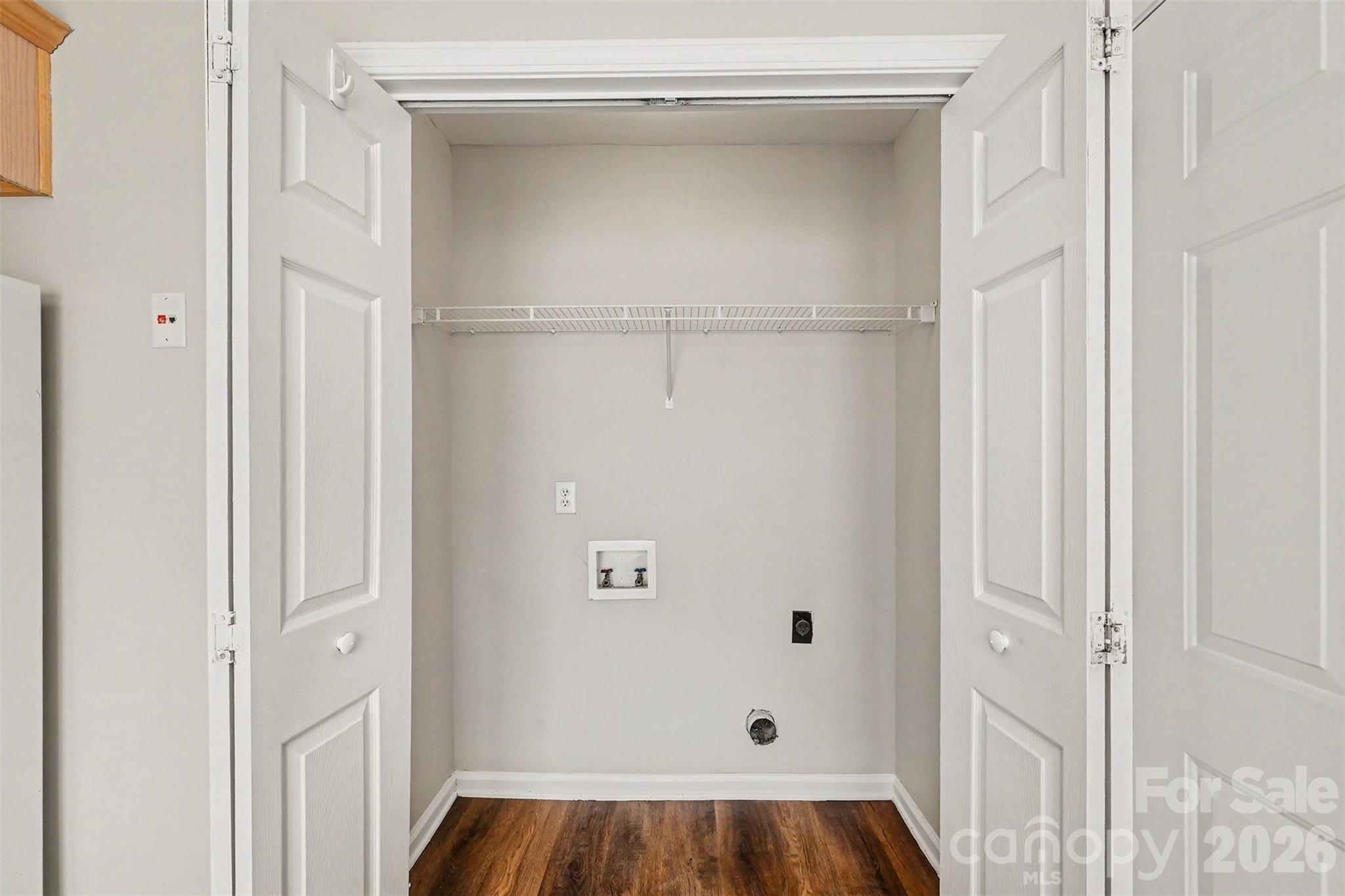 104 S Willow Court Property Photo 10