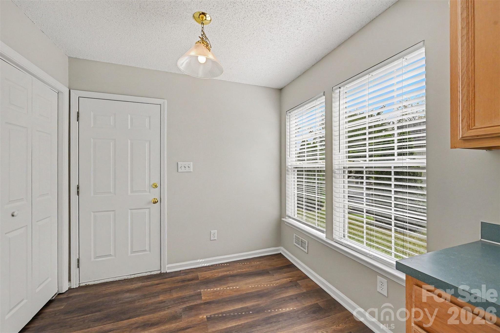 104 S Willow Court Property Photo 11