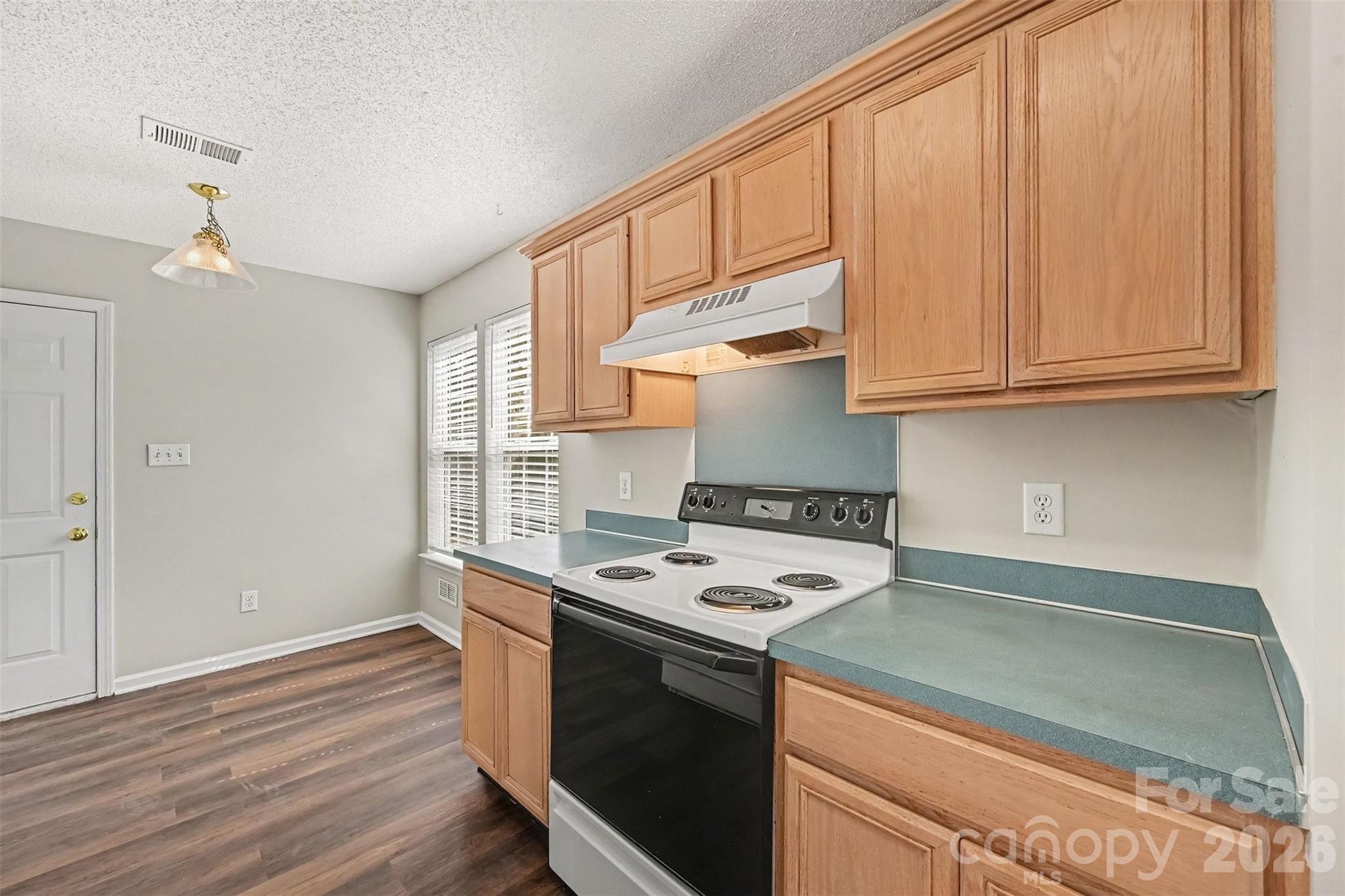 104 S Willow Court Property Photo 12