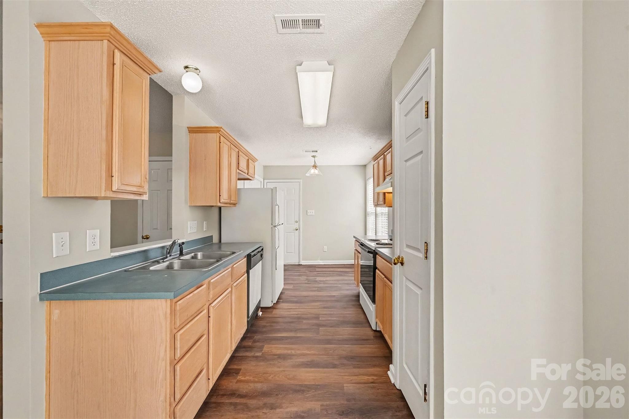 104 S Willow Court Property Photo 13