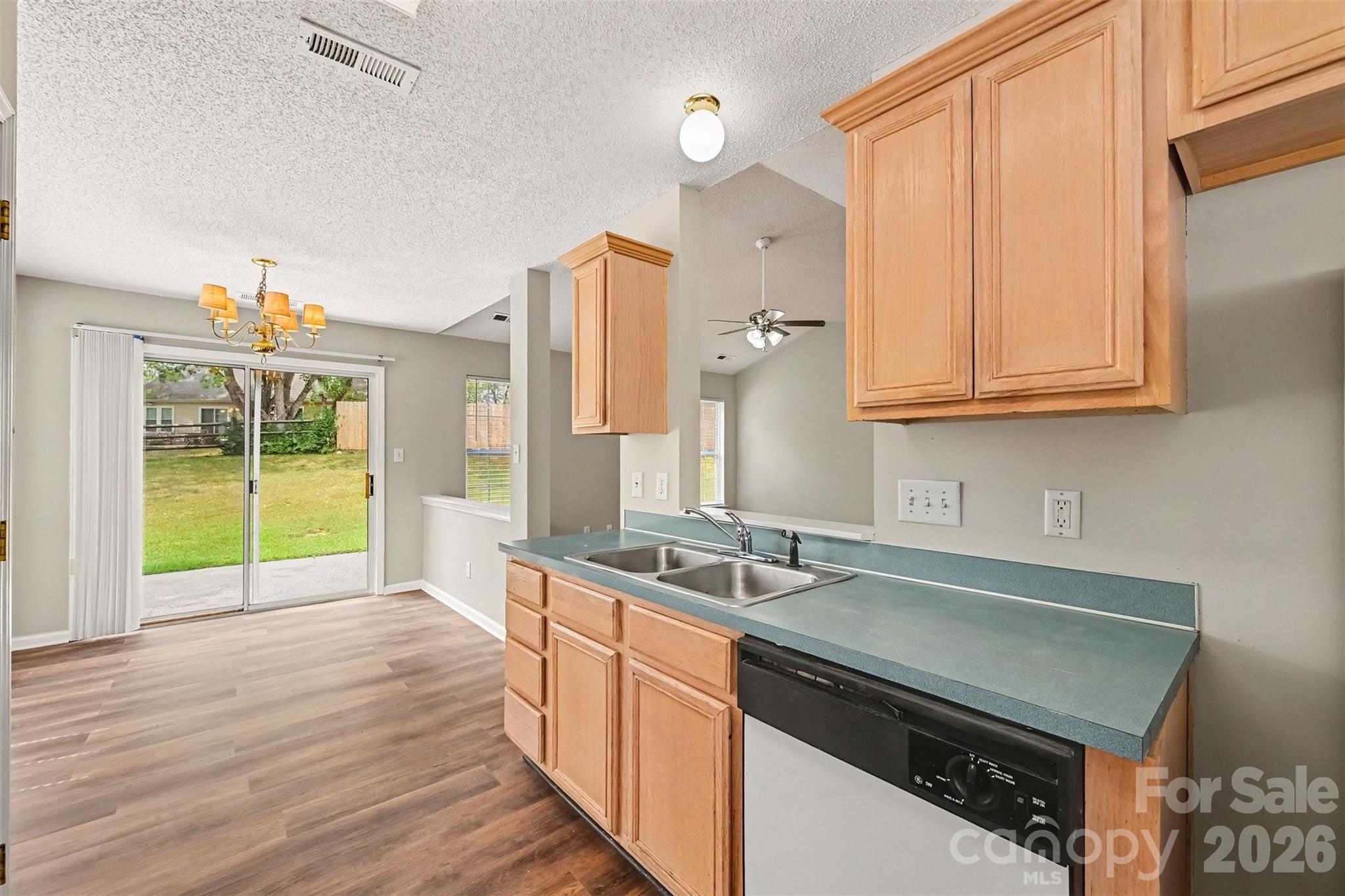 104 S Willow Court Property Photo 15