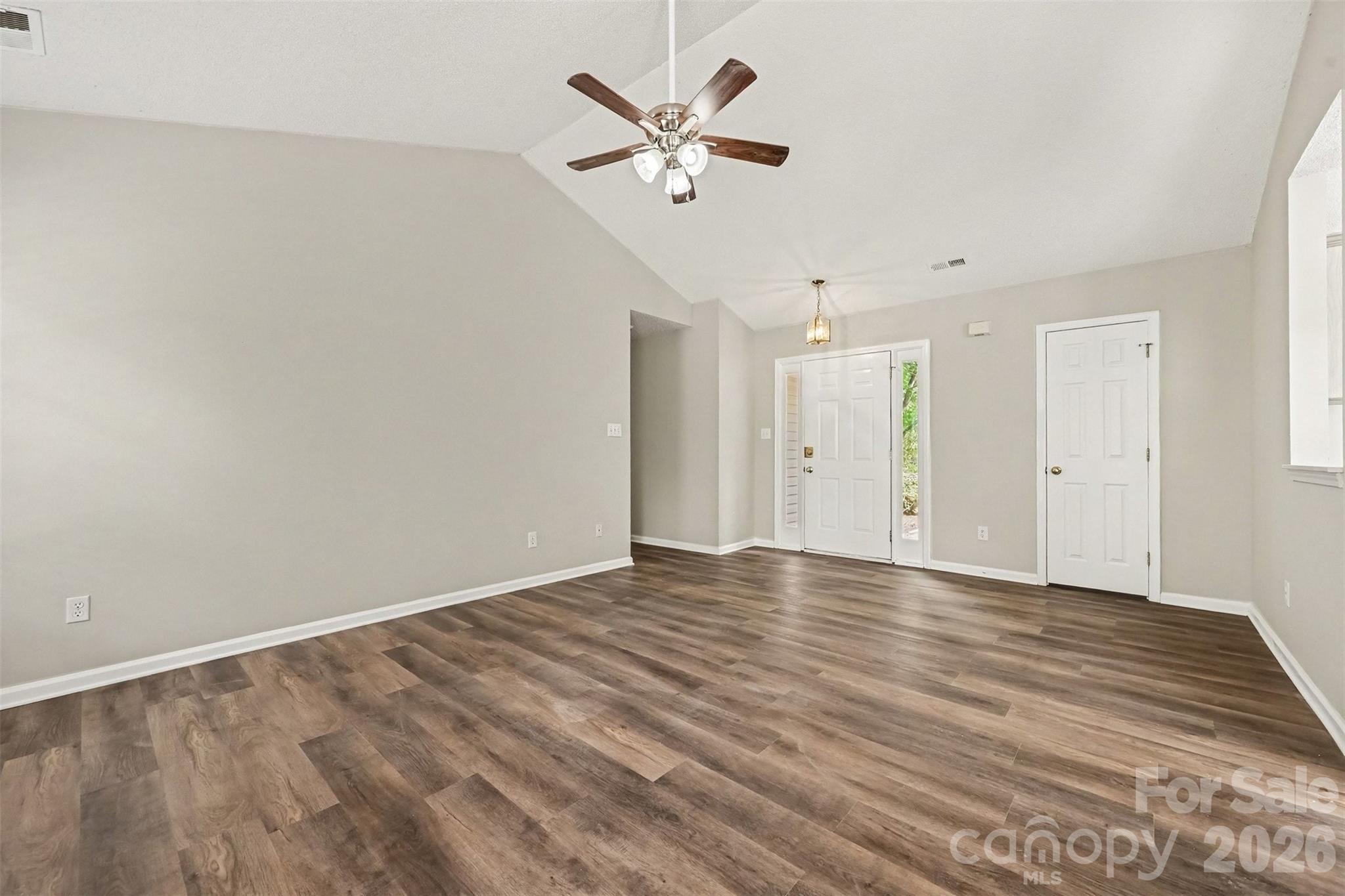 104 S Willow Court Property Photo 16