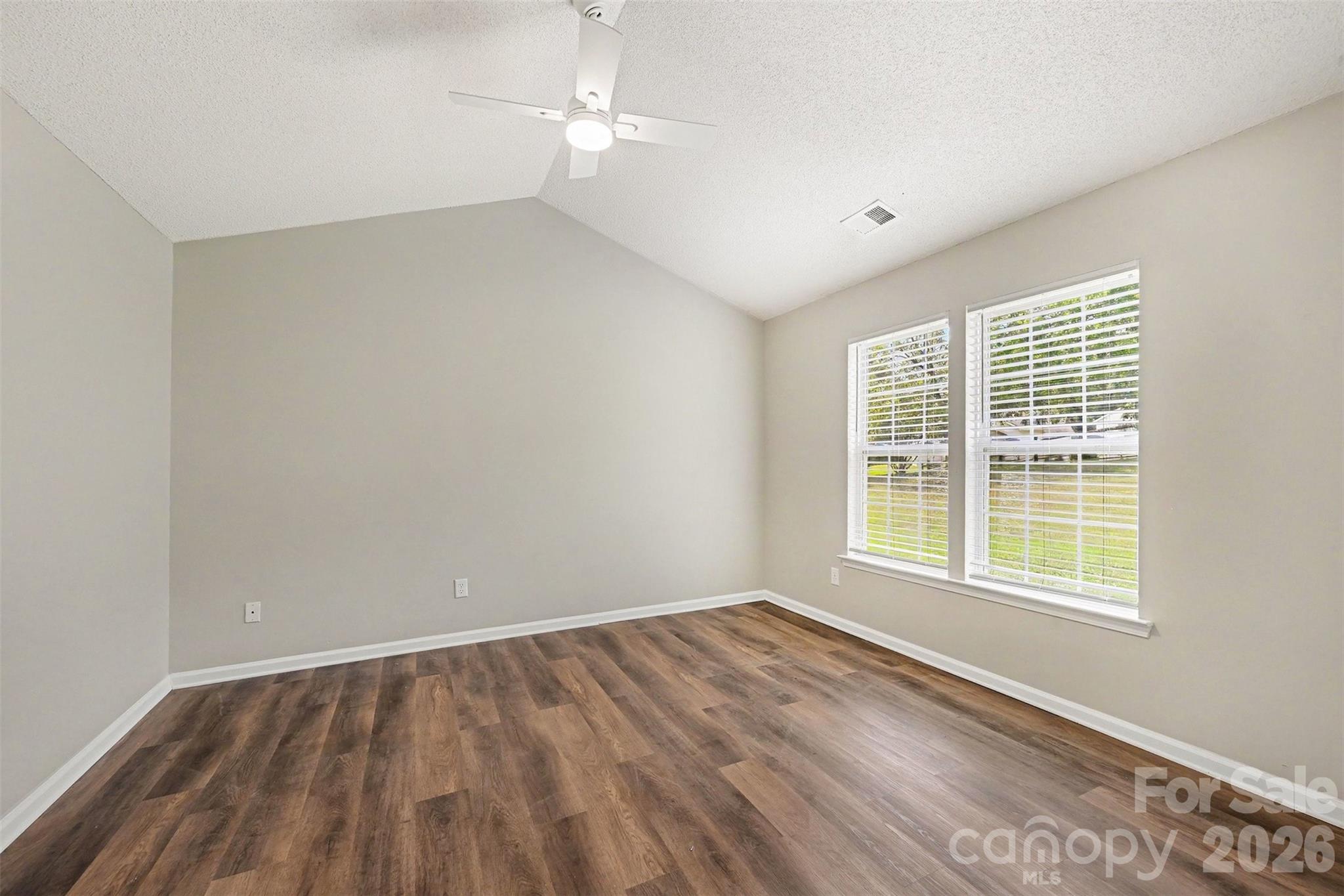 104 S Willow Court Property Photo 17